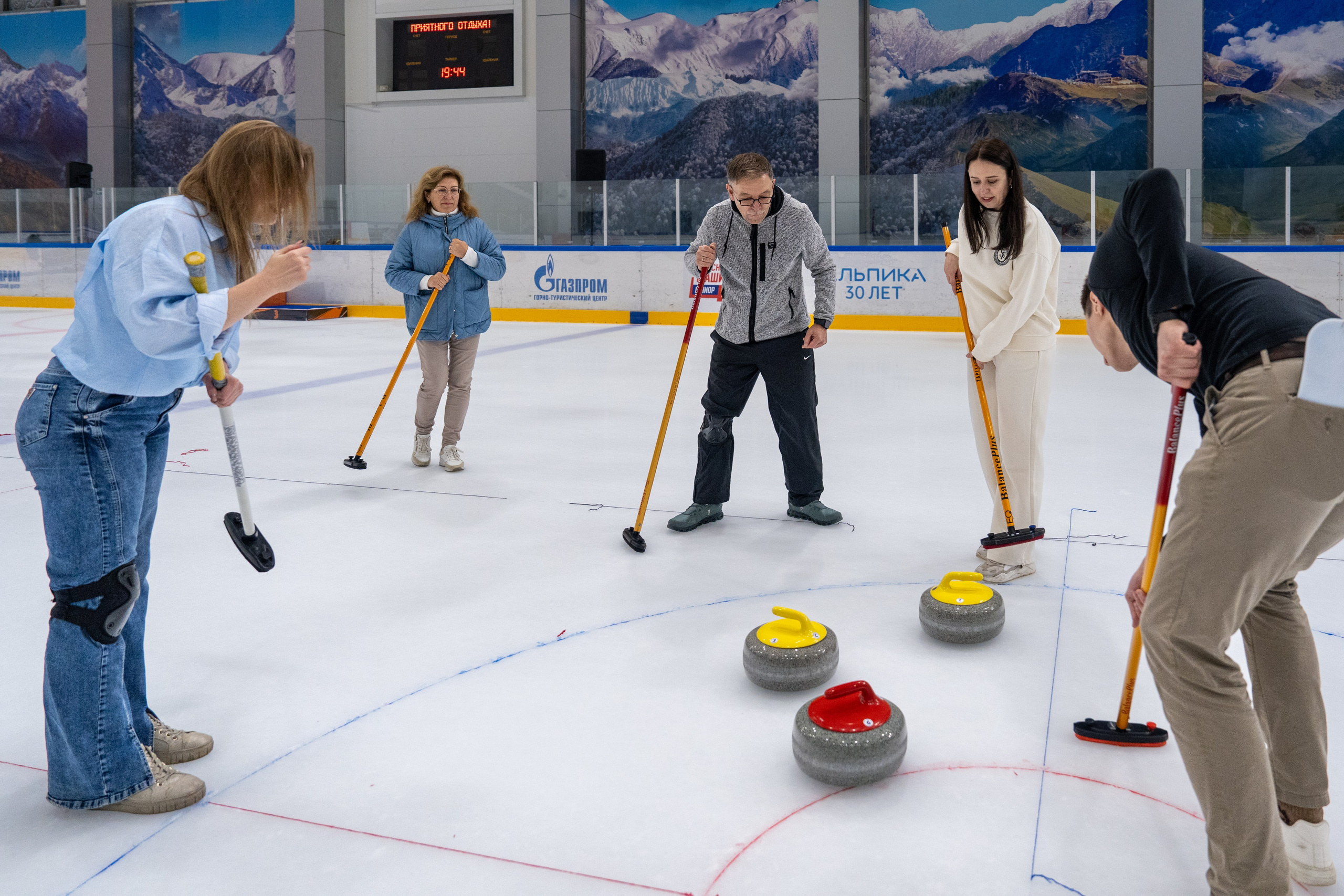 Керлинг для компании Р-Фарм. Репортажный фотограф в Красной Поляне и Сочи Павлюченко Екатерина