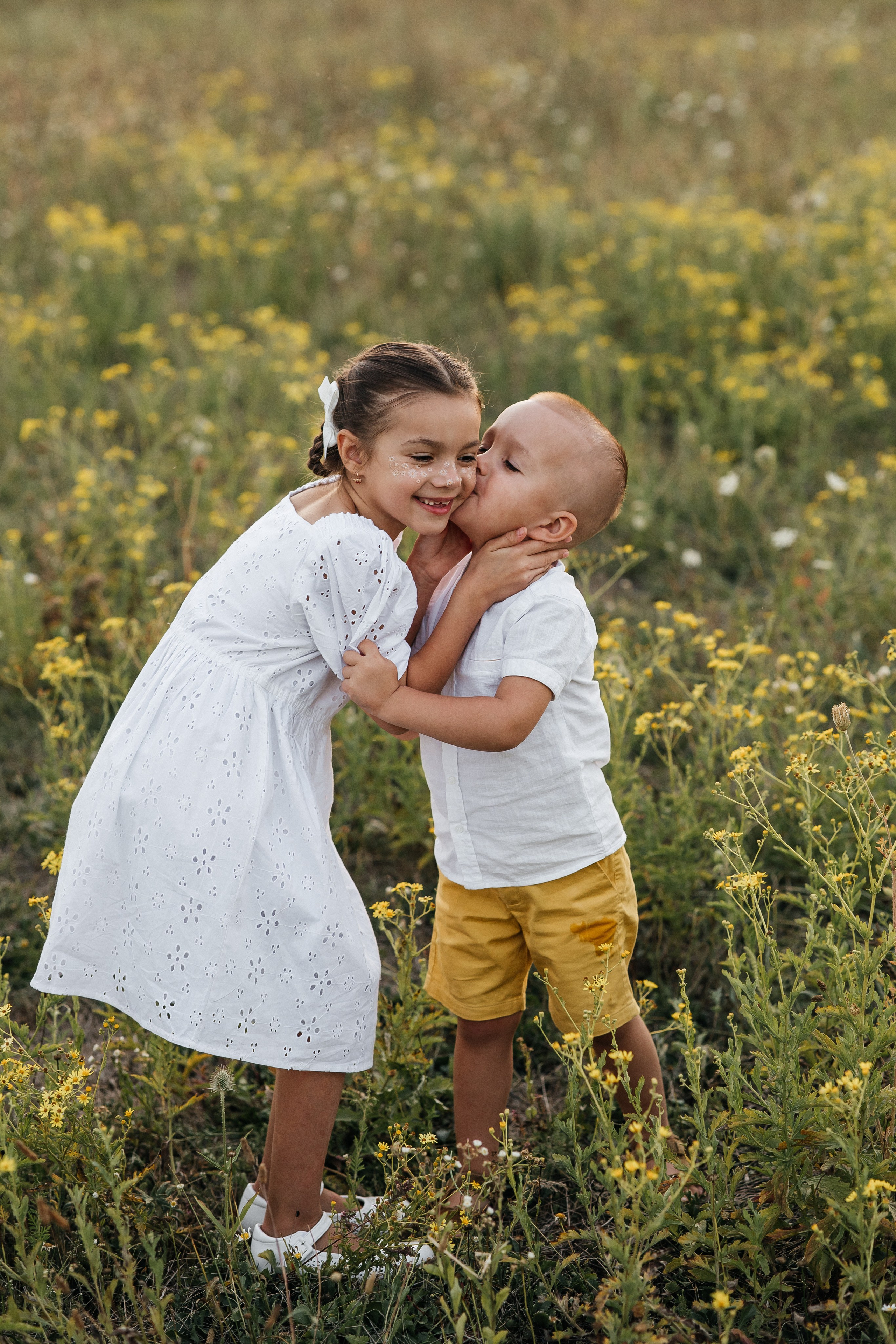 Фотосессия в поле. Семейный фотограф Клименко Дарья в станице Ленинградская