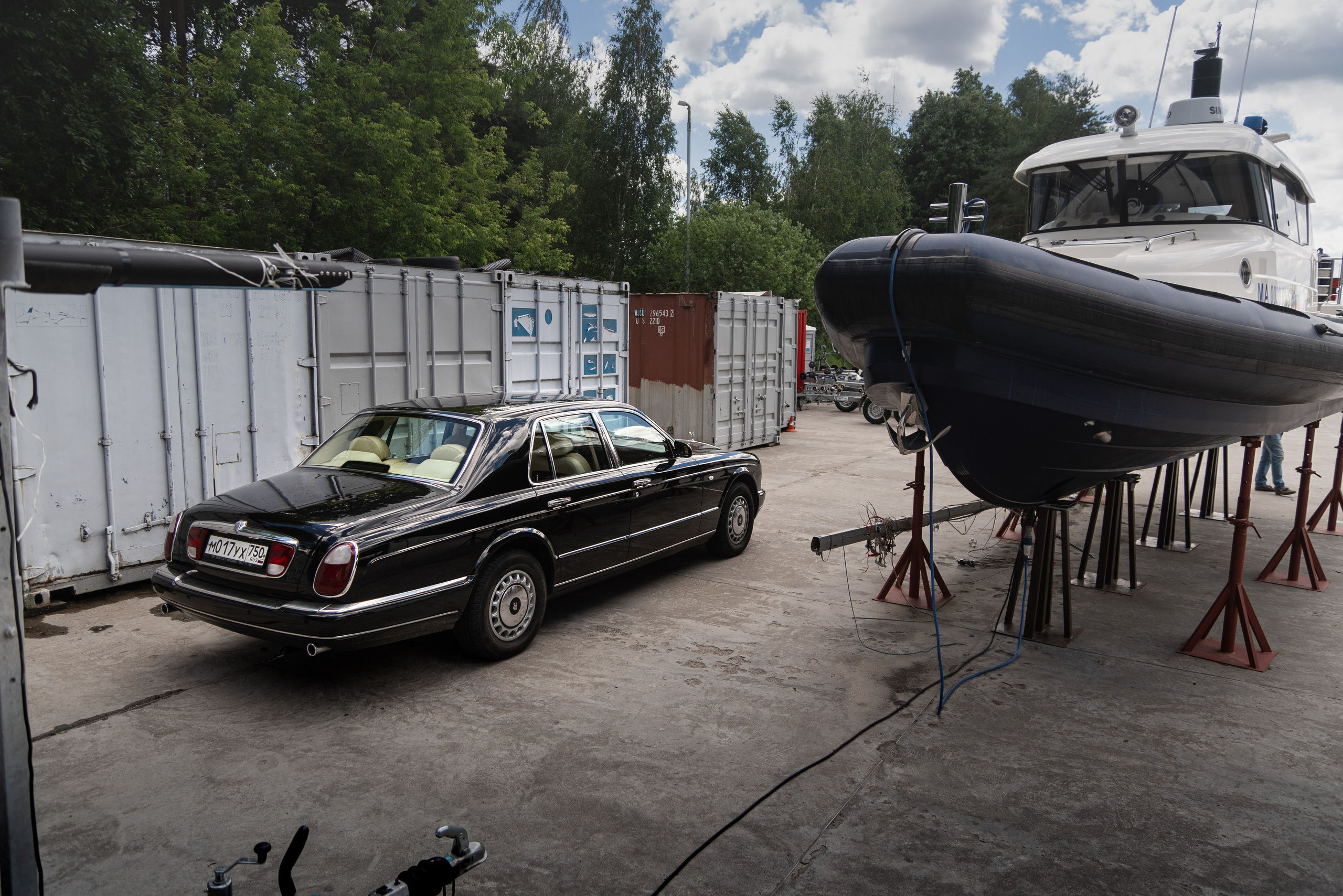 Фотосъемка Rolls-Royce в яхт-клубе в Москве. Жуков Илья  свадебный фотограф в Москве