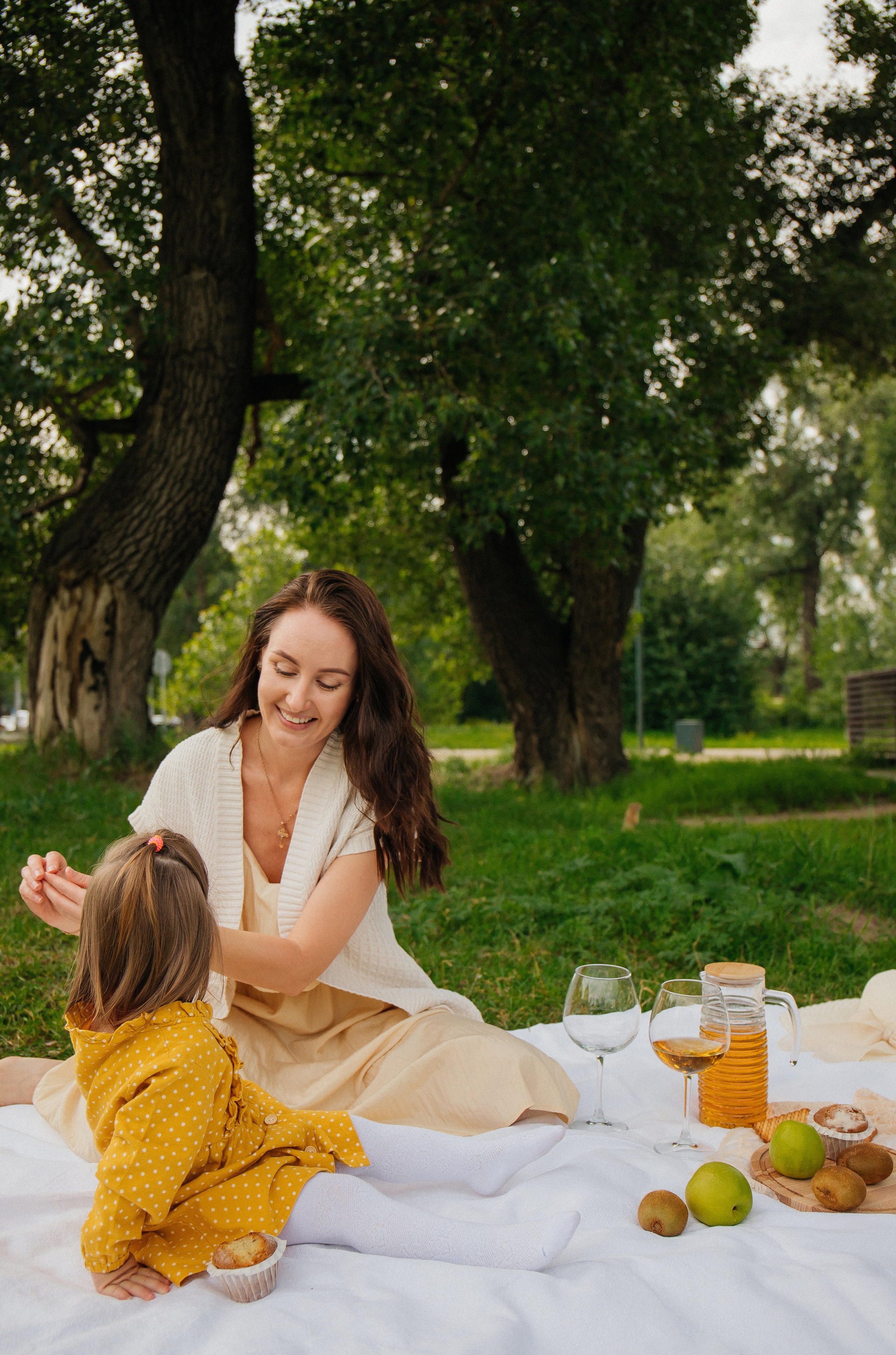 Летние девочки: Любовь и Кира. 