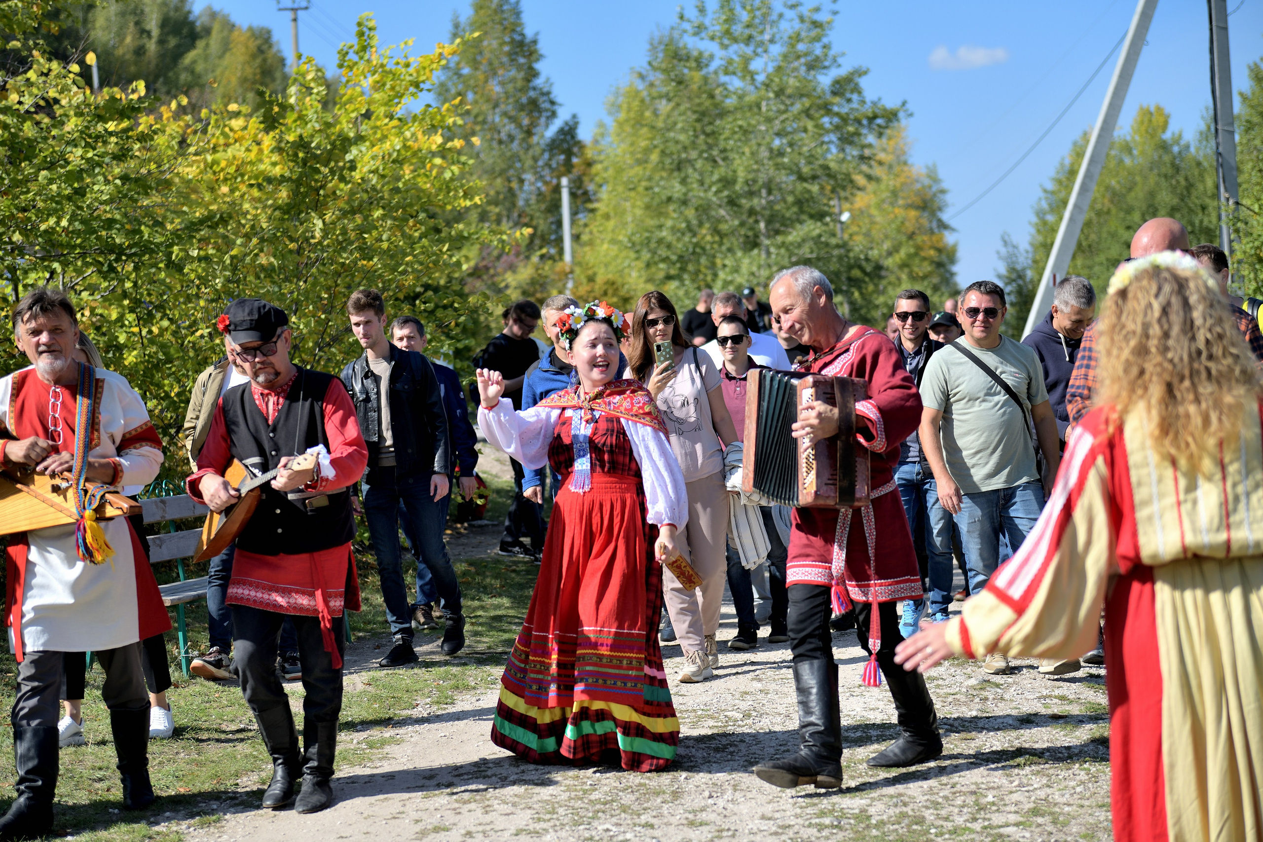 "Русские народные песни на корпоративе".
