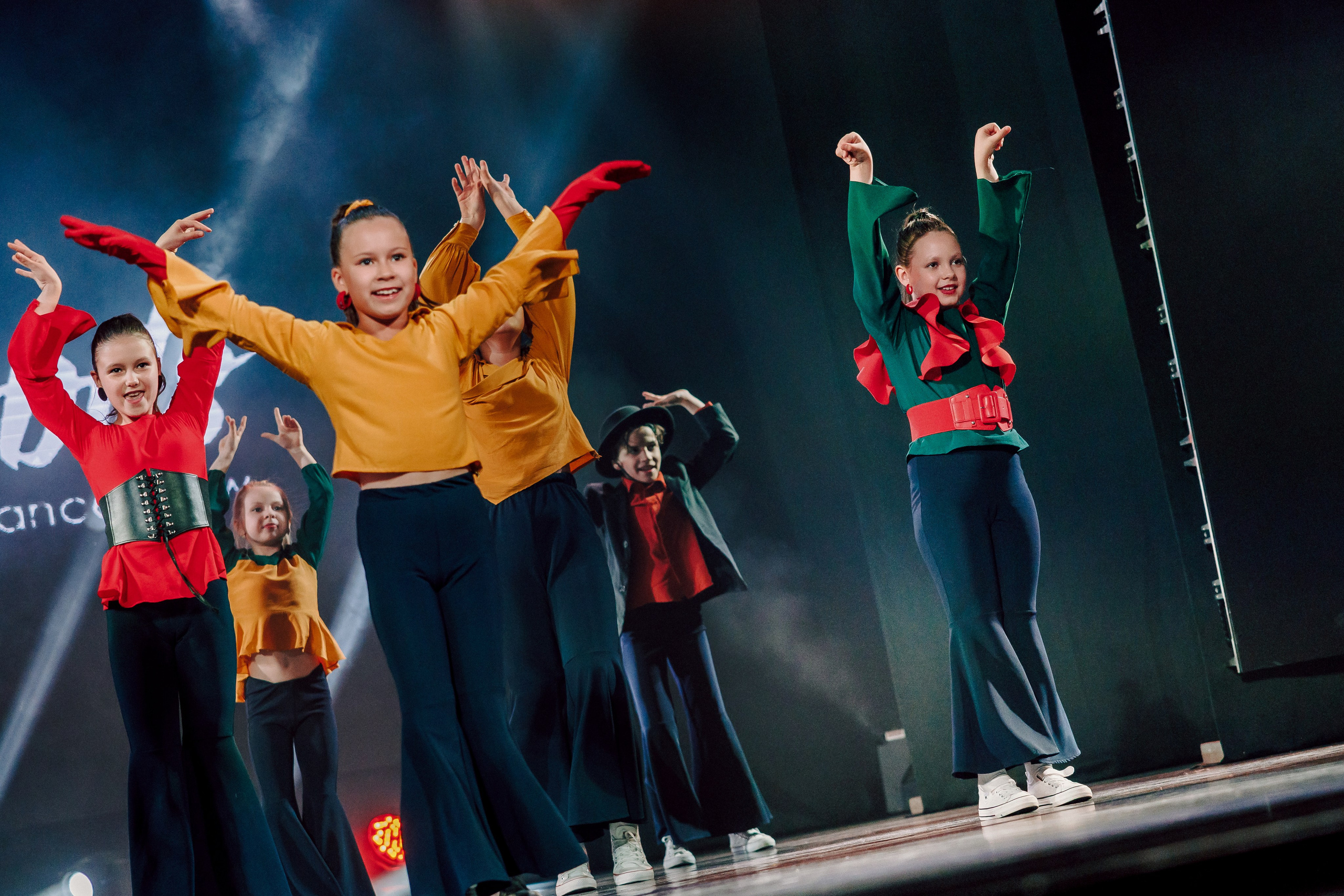 Отчётный концерт танцевальной школы «Red Rabbits» 2025. Лёшка Варзегов — фотограф