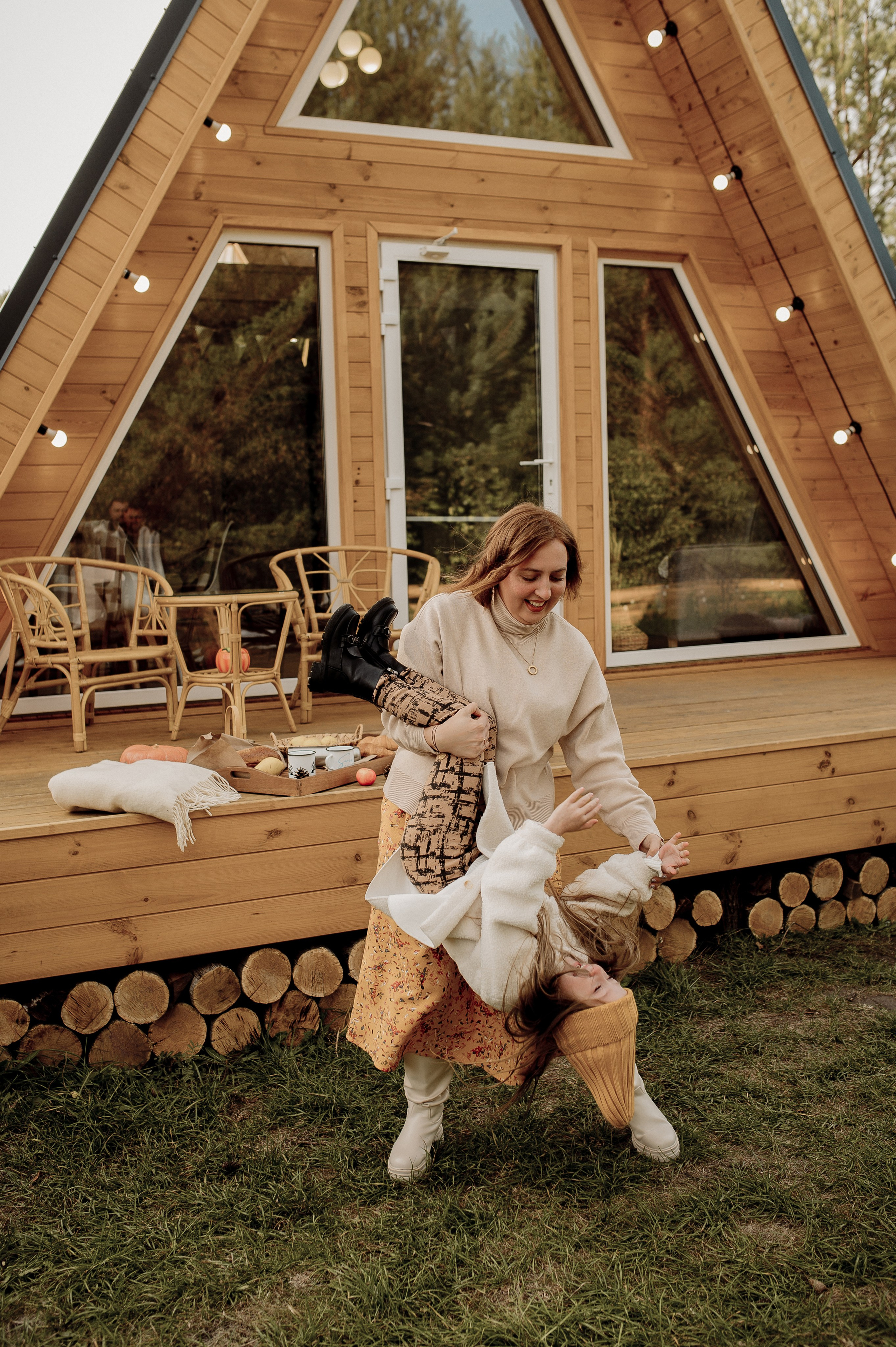 Катя, Дима, Настя и уютный домик. Фотограф Мария Стрелкова