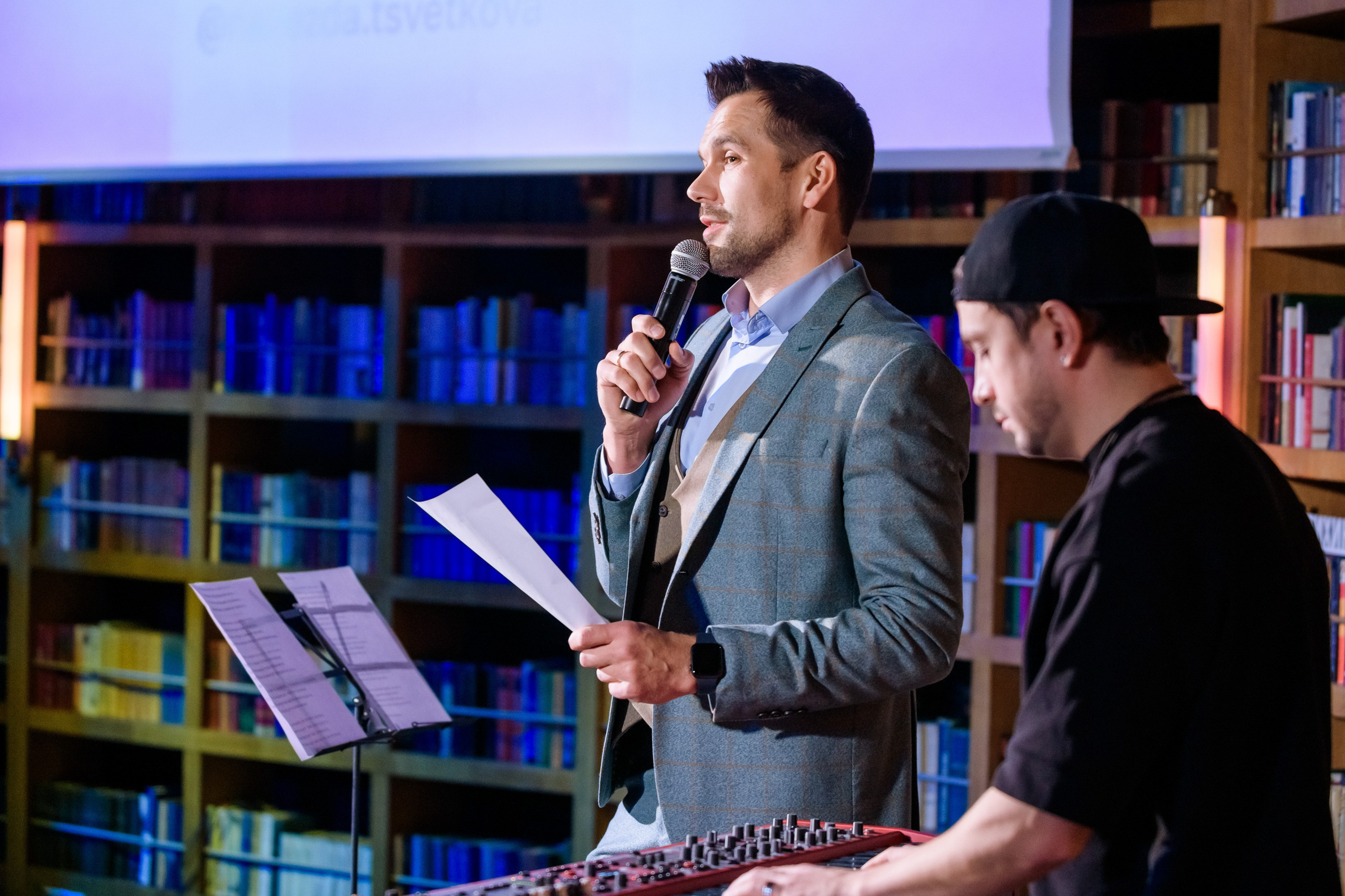 Презентация стихов Надежды. Репортажный фотограф Сергей Дроздов