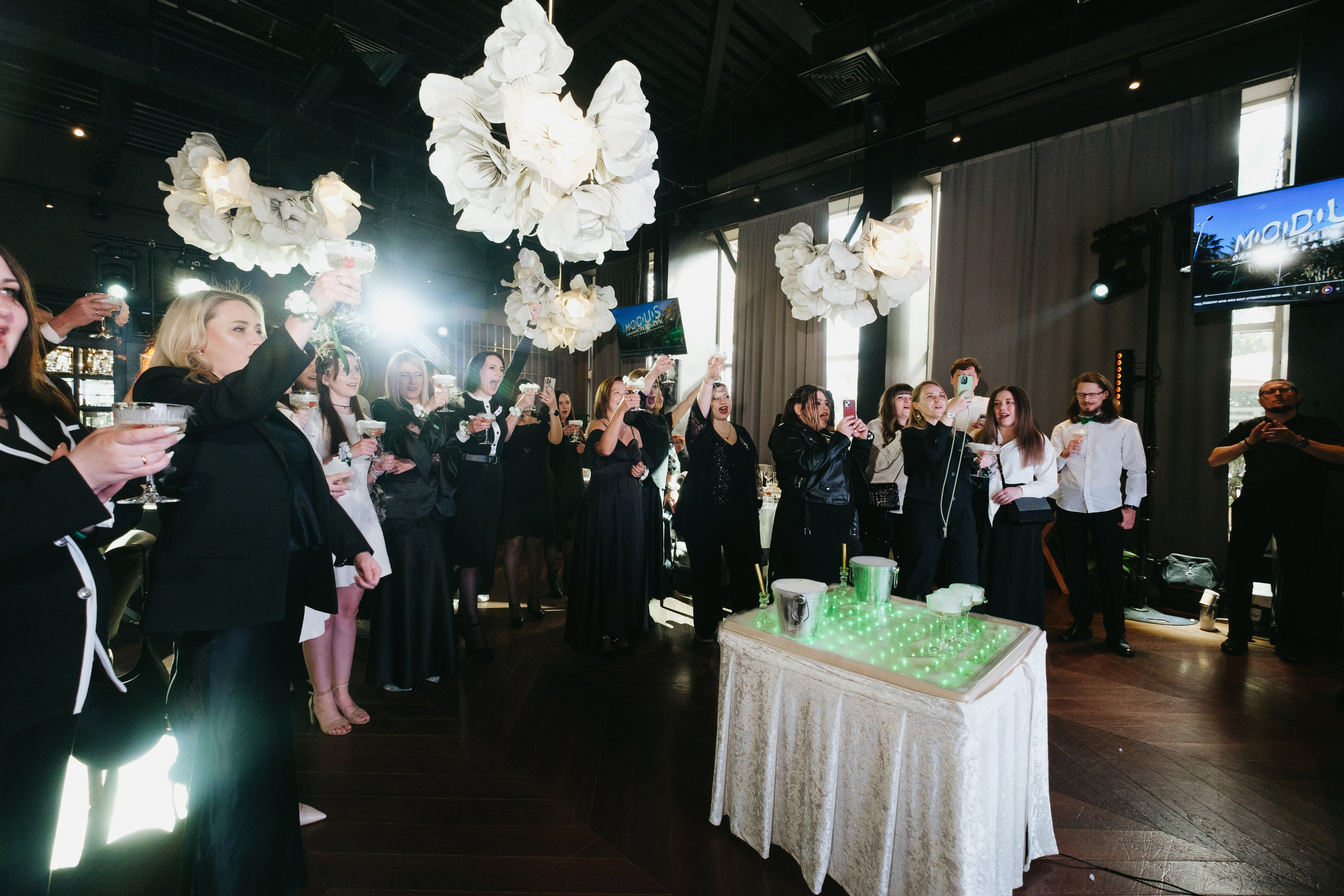 Корпоратив в Сириусу (Адлер) 10 лет компании. Свадебный фотограф Денис Ожигин в Краснодаре и крае. Эмоциональная и стильная съемка вашего дня