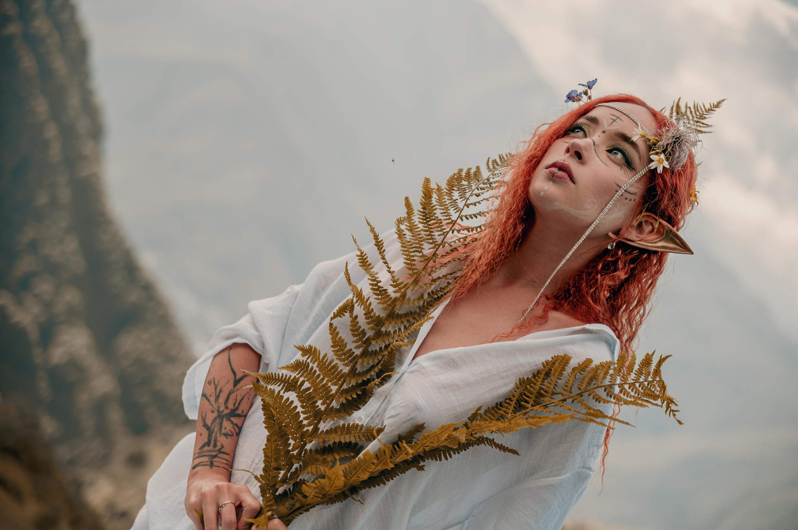 Девушка с красными волосами фотосет