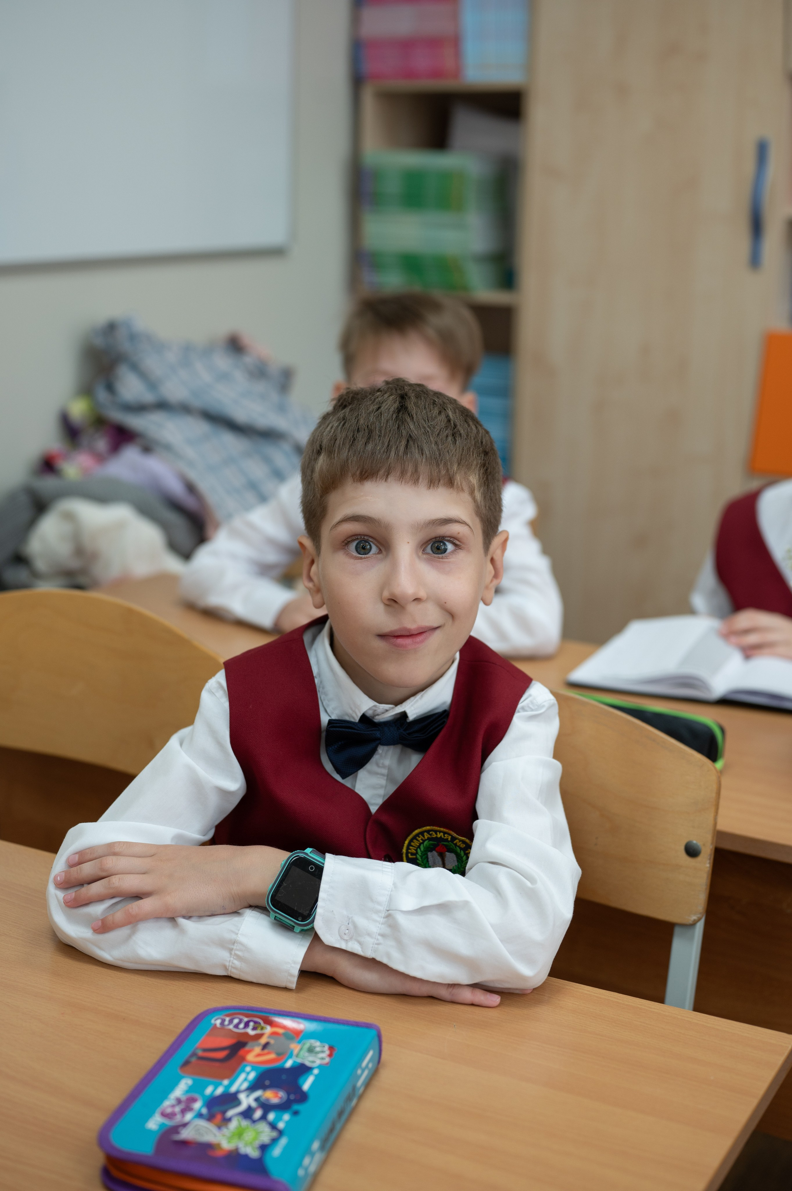 1 сентября 16 гимназия 2 класс (линейка + в классе+ на улице). Фотограф новорожденных, семейный детский в Тюмени Татьяна Морозова