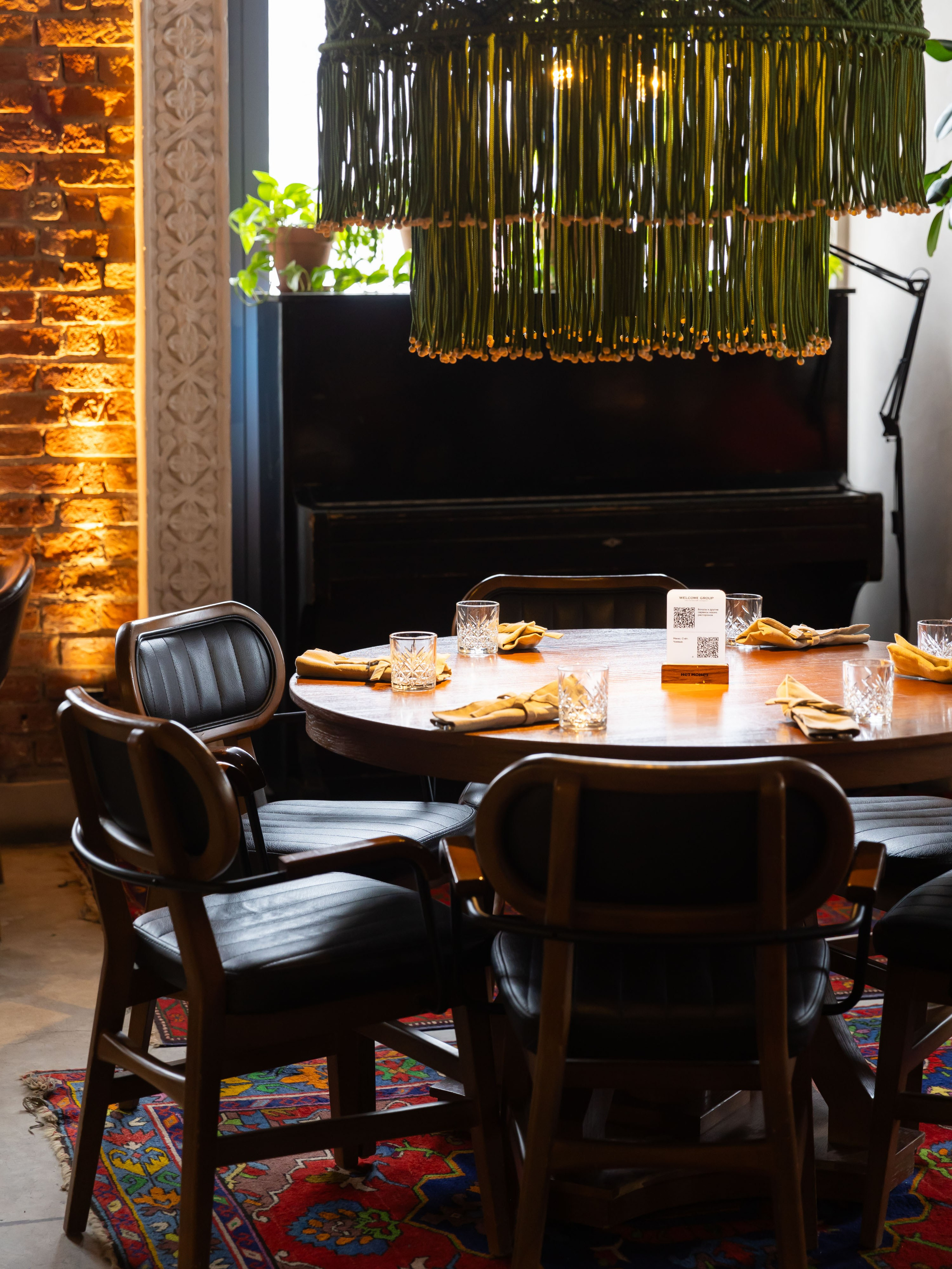 27.02.2026 Нино играет в домино. ФОТОГРАФ ВИНОГРАДОВА ДАРЬЯ