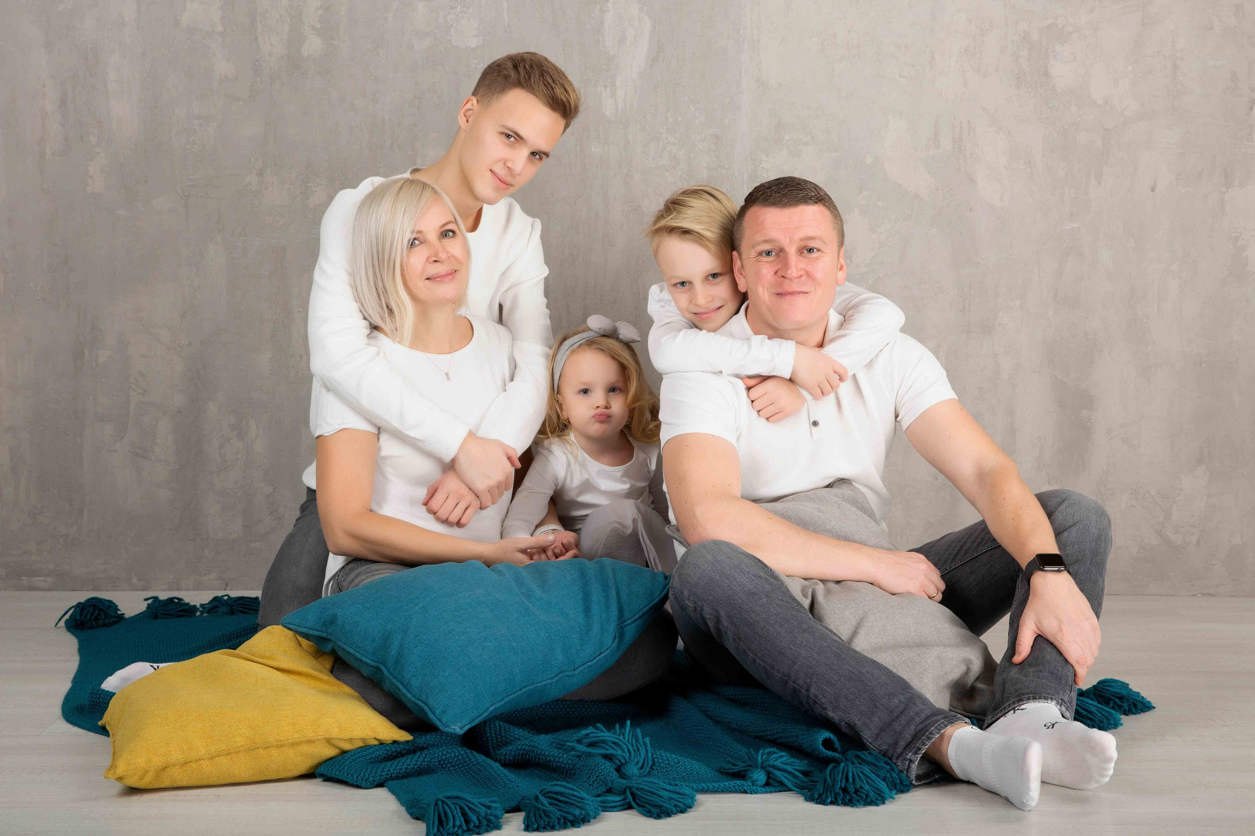 Семья Юлии. Семейная фотосессия. Фотостудия Алматы. Семейная и детская фотостудия Family studio.Фотограф Алматы