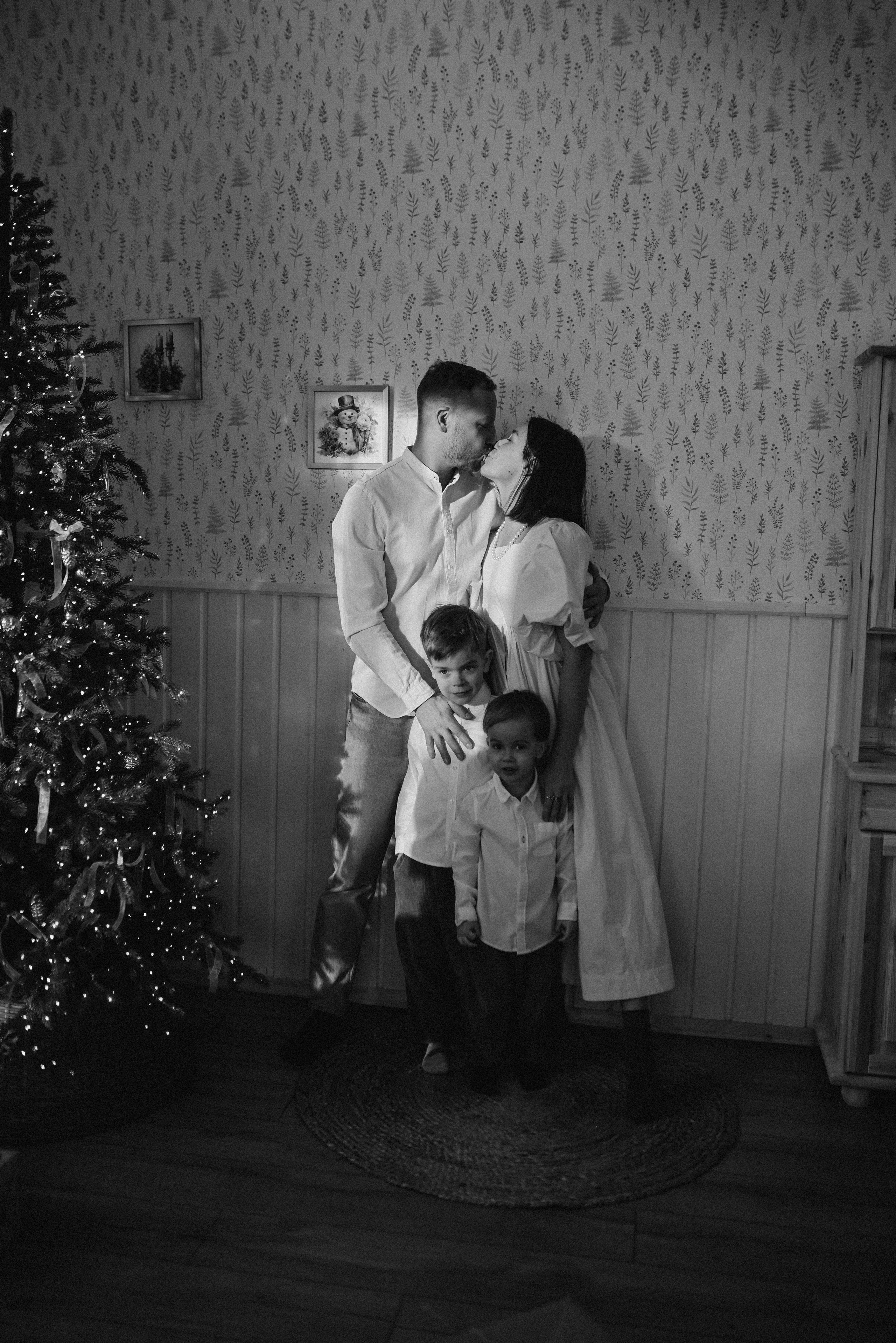 Антон, Маша, Мирон и Корней. Главная