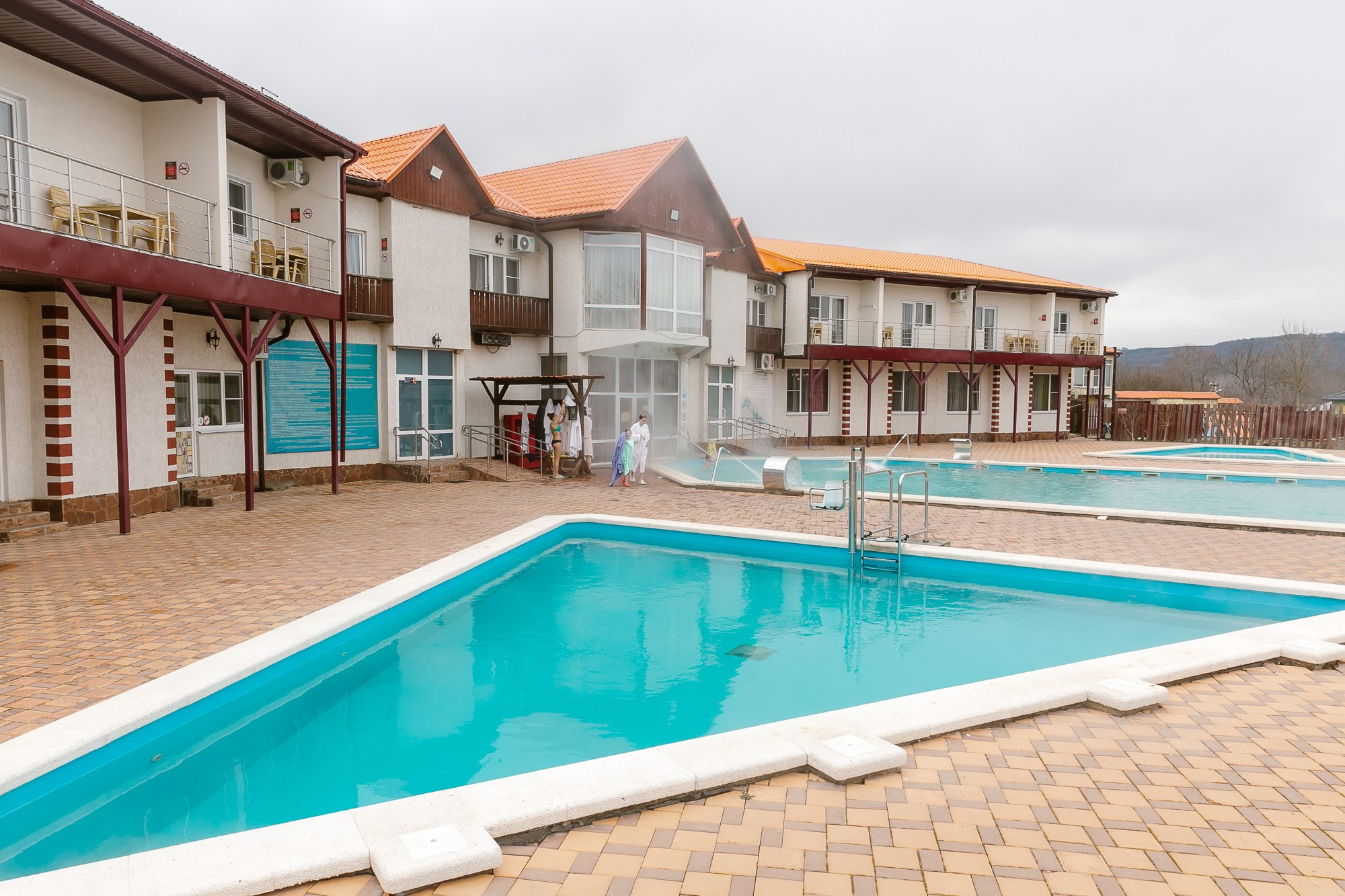 Фотографии территории термального источника март 2024 год