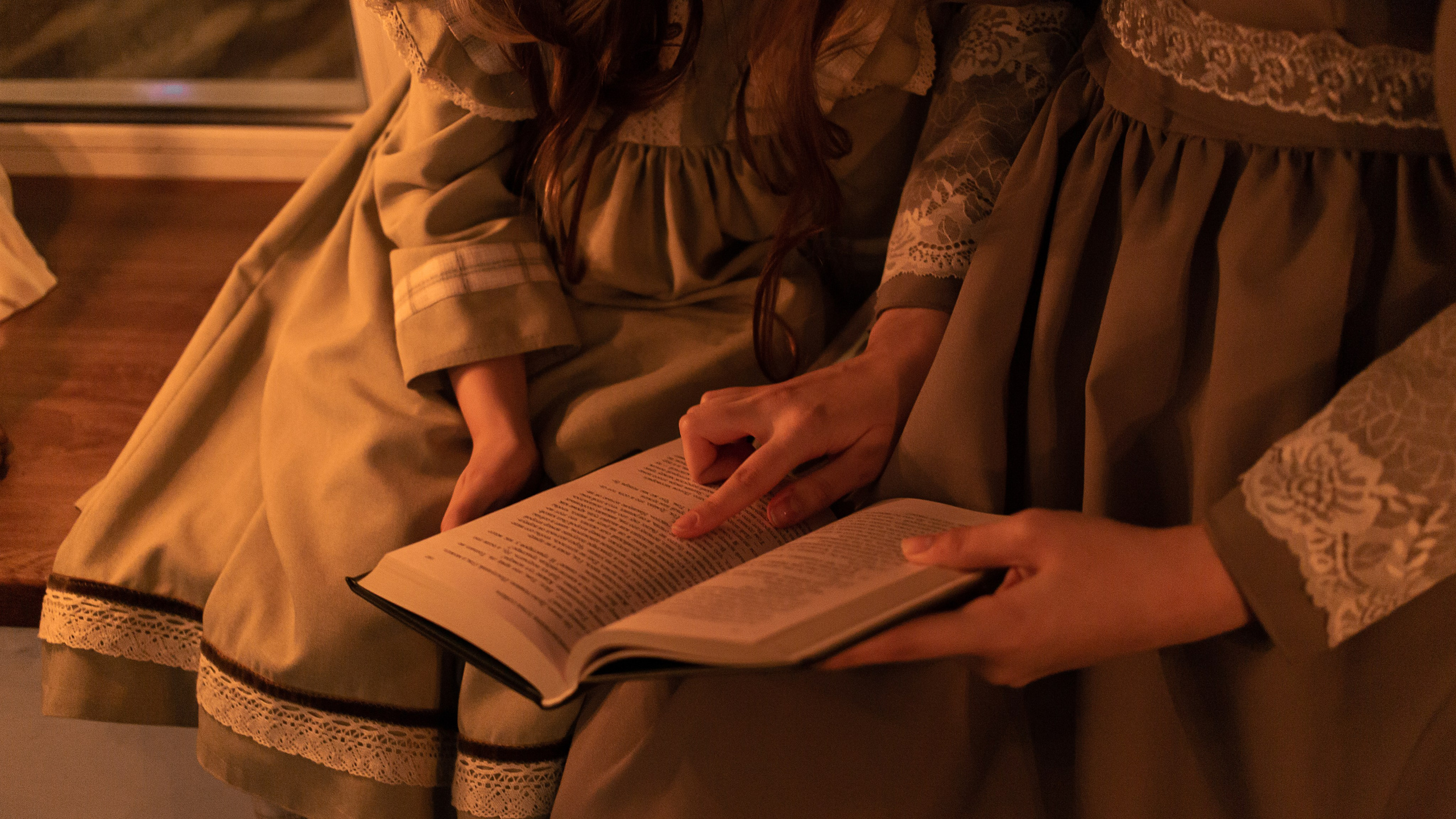 Страницы и свечи. Свадебный и портретный фотограф в Красноярске Алина Семенихина