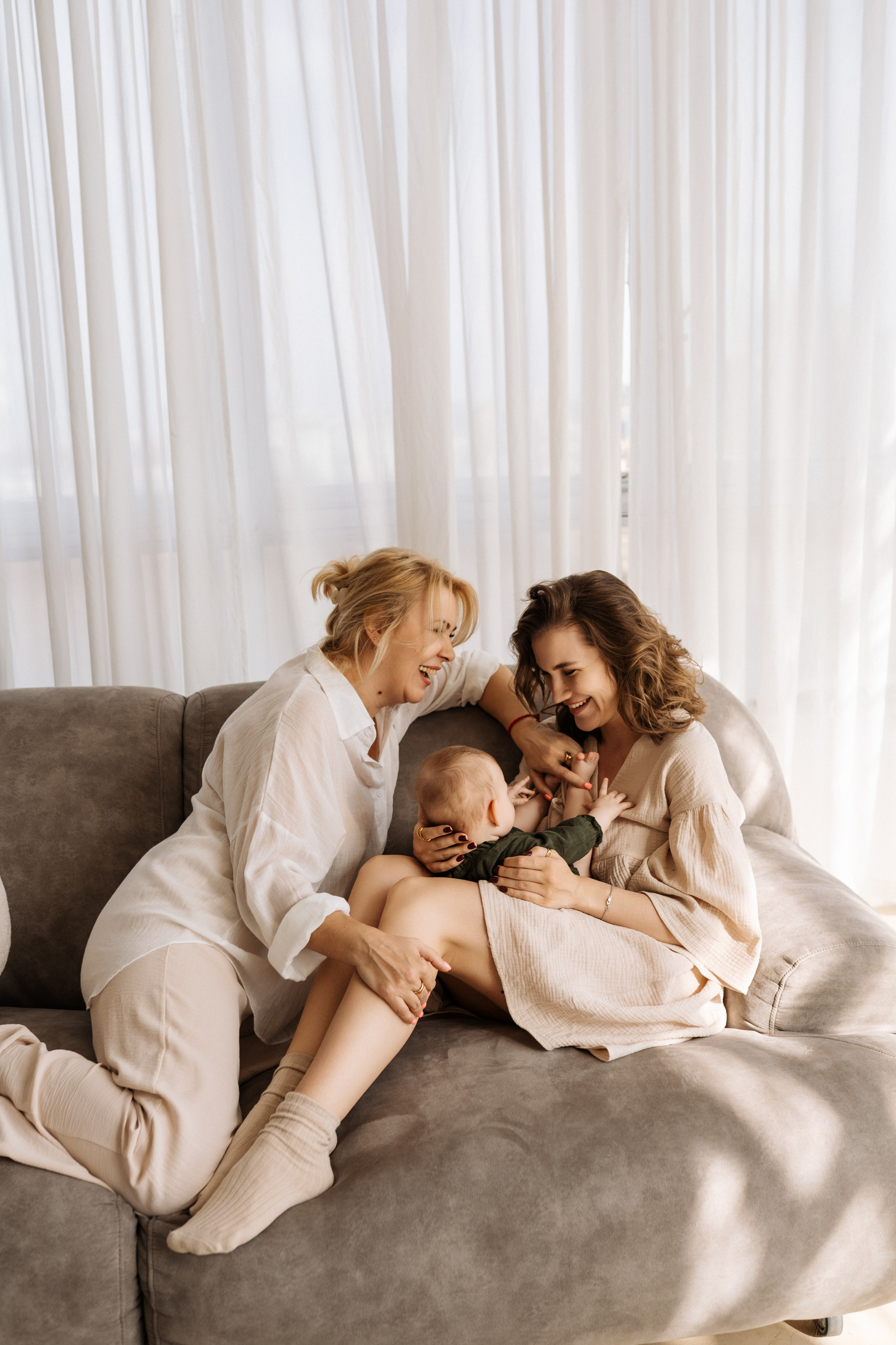 Семейная фотосессия в студии в Москве, семейный фотограф Анна Полушина. Свадебный фотограф в Москве Анна Полушина