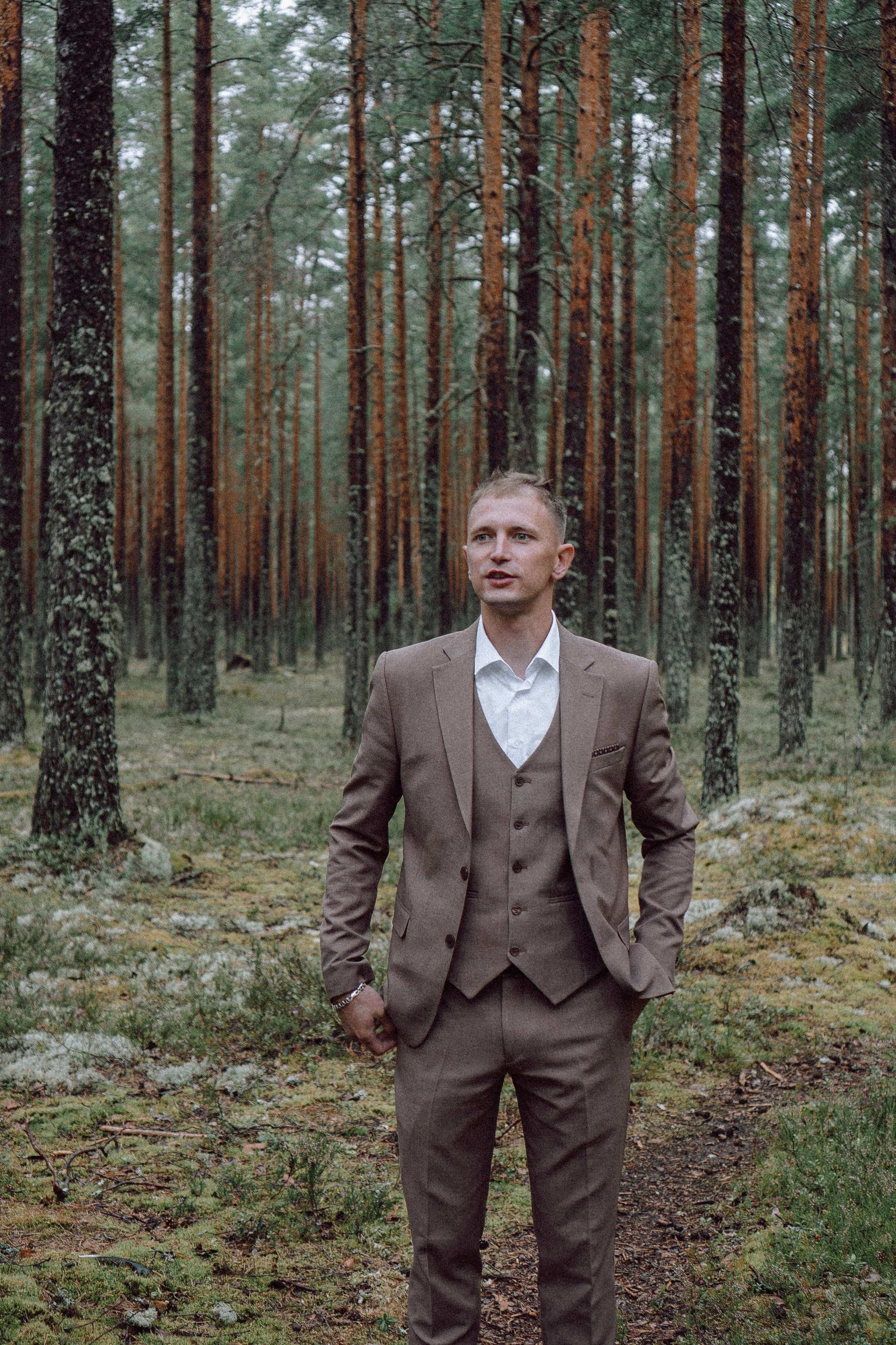 СВАДЕБНАЯ ФОТОСЕССИИЯ ПАРЫ В ГОРОДЕ ПРИОЗЕРСК В СОСНОВОМ ЛЕСУ И С ПИКАПОМ. Профессиональный фотограф, Санкт-Петербург — Виктория Богомолова