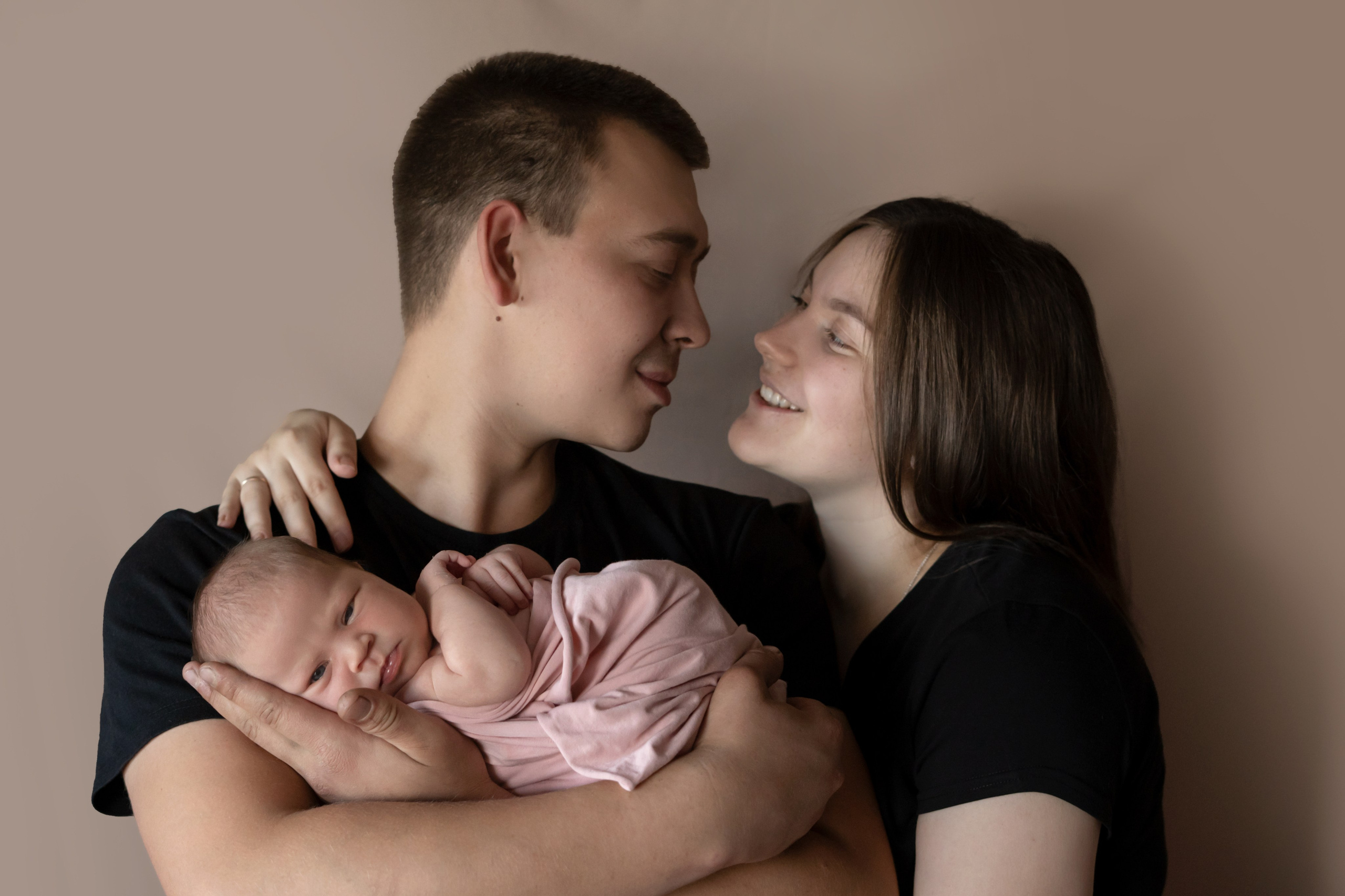 Фото с родителями. Мила Посвит Фотограф новорожденных в Тобольске