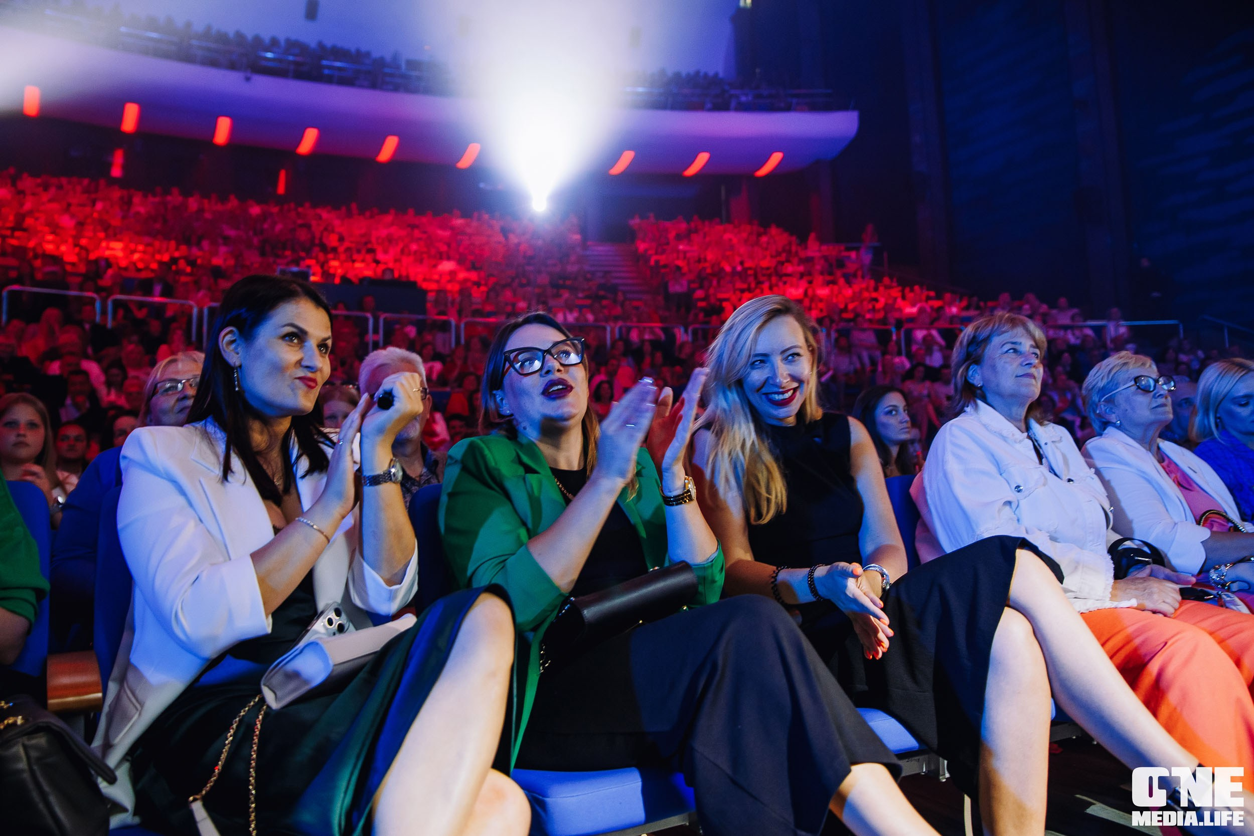 Фоторепортаж с концерта Эмина в Янтарь Холле. One Media Life: фоторепортажи, фотоотчеты с мероприятий и заведений