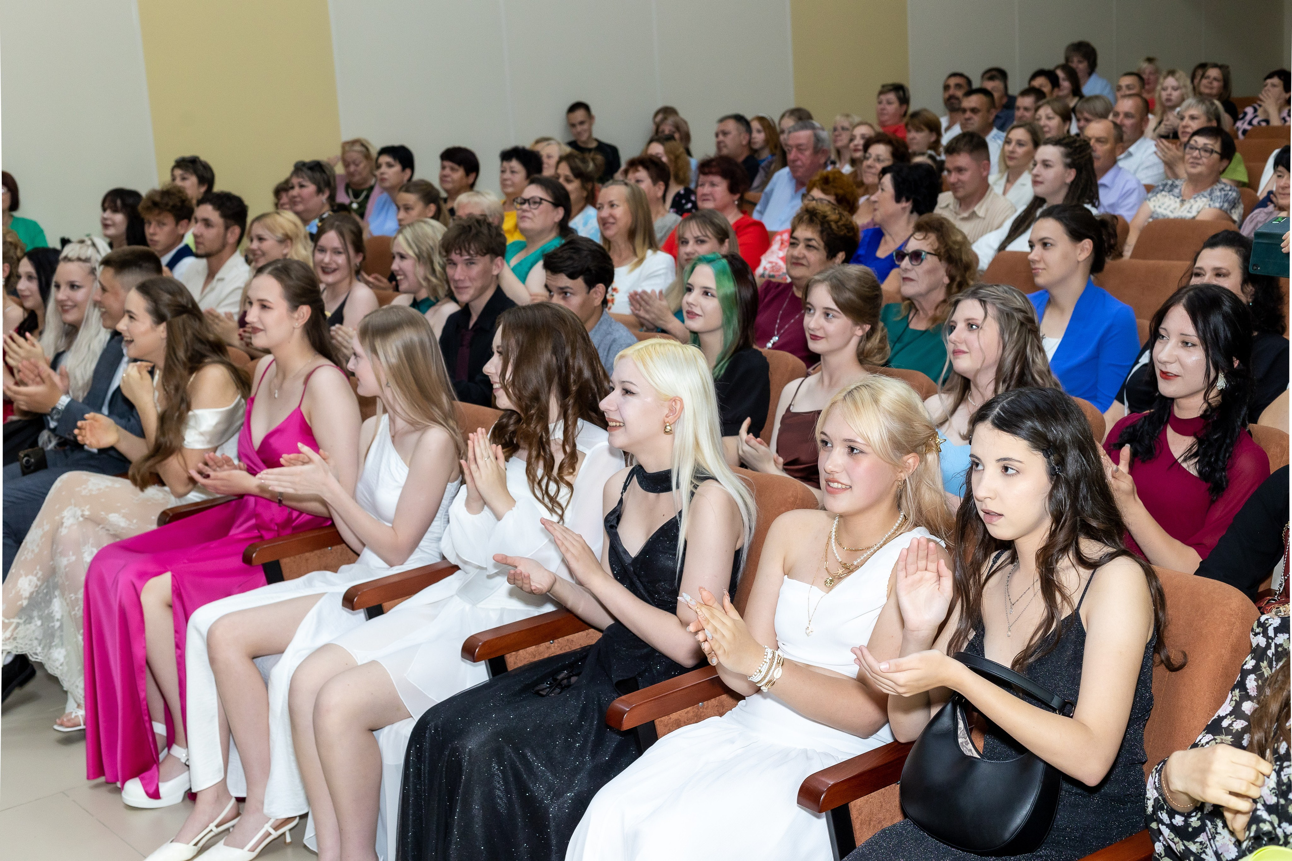 Вручение аттестата 2025. Выпускные альбомы Майкоп, Краснодар Елена Золотарева