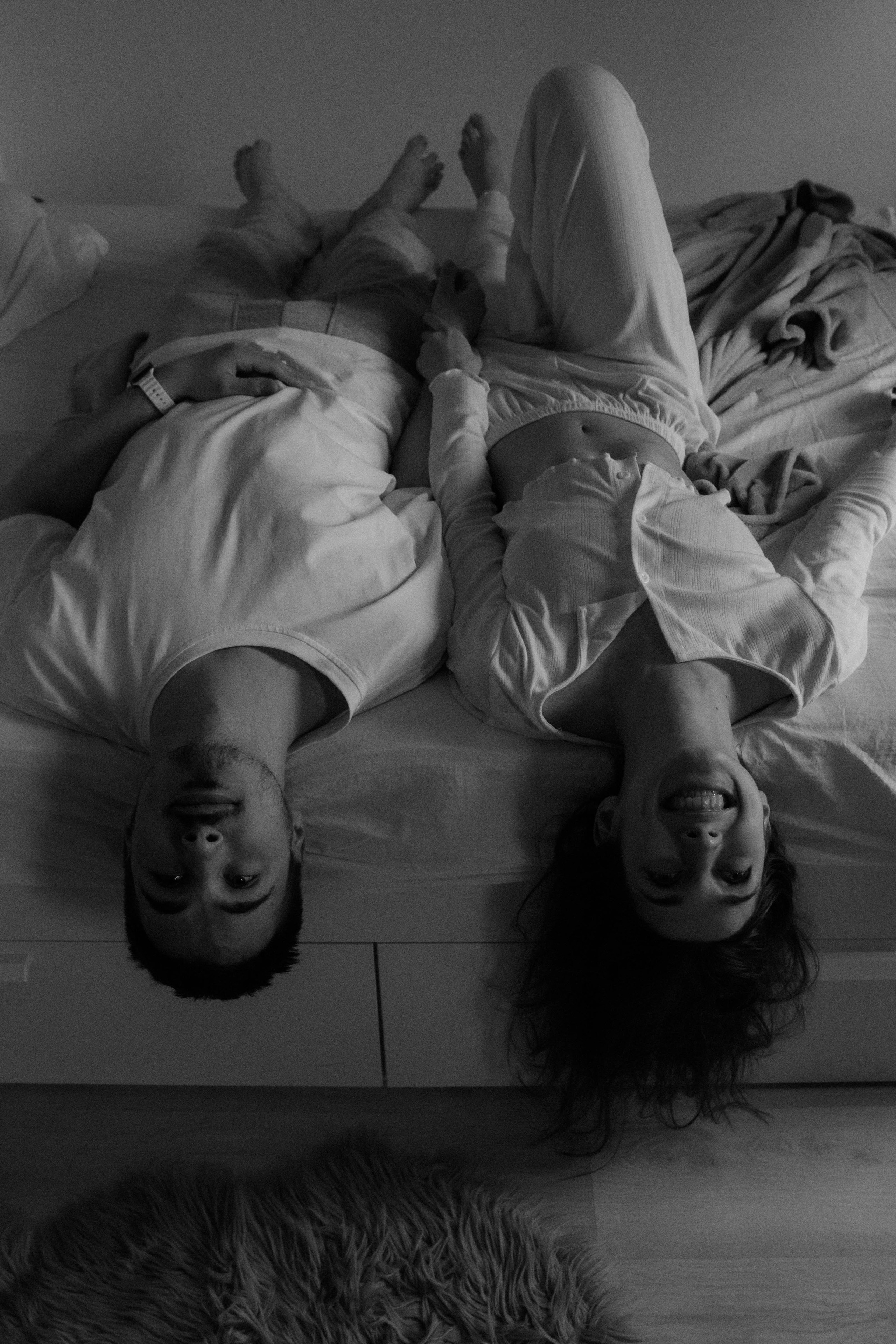 на кровати домашняя фотосессия любовь дома питер спб 