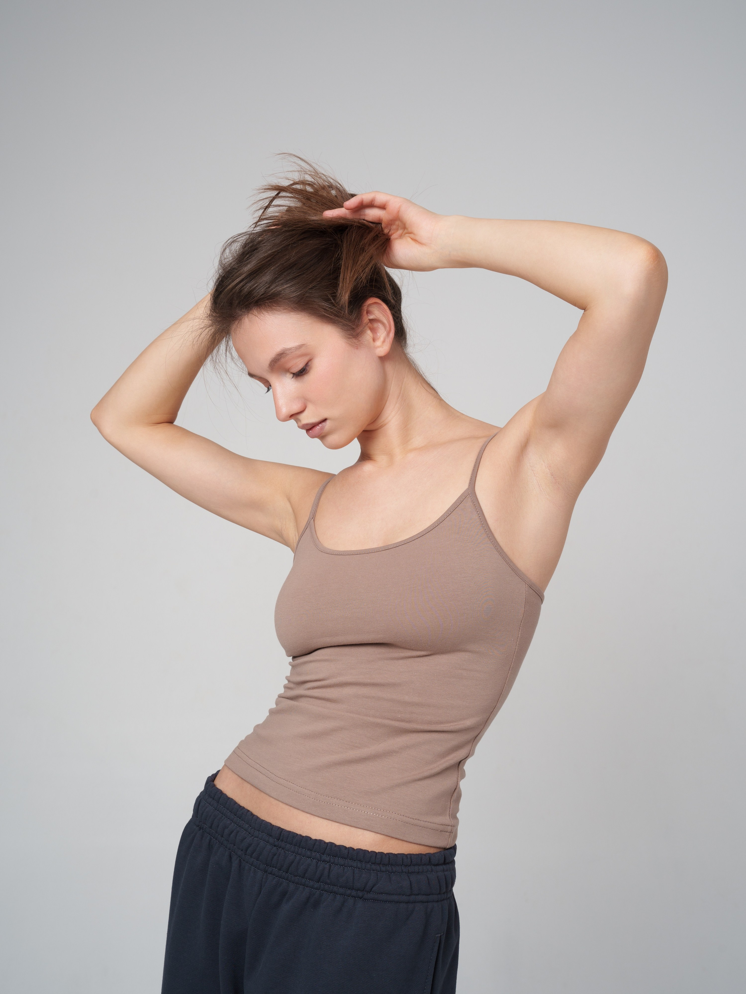 Топы на сером фоне. Иван Упоров — фотограф, рилсмейкер чебоксары