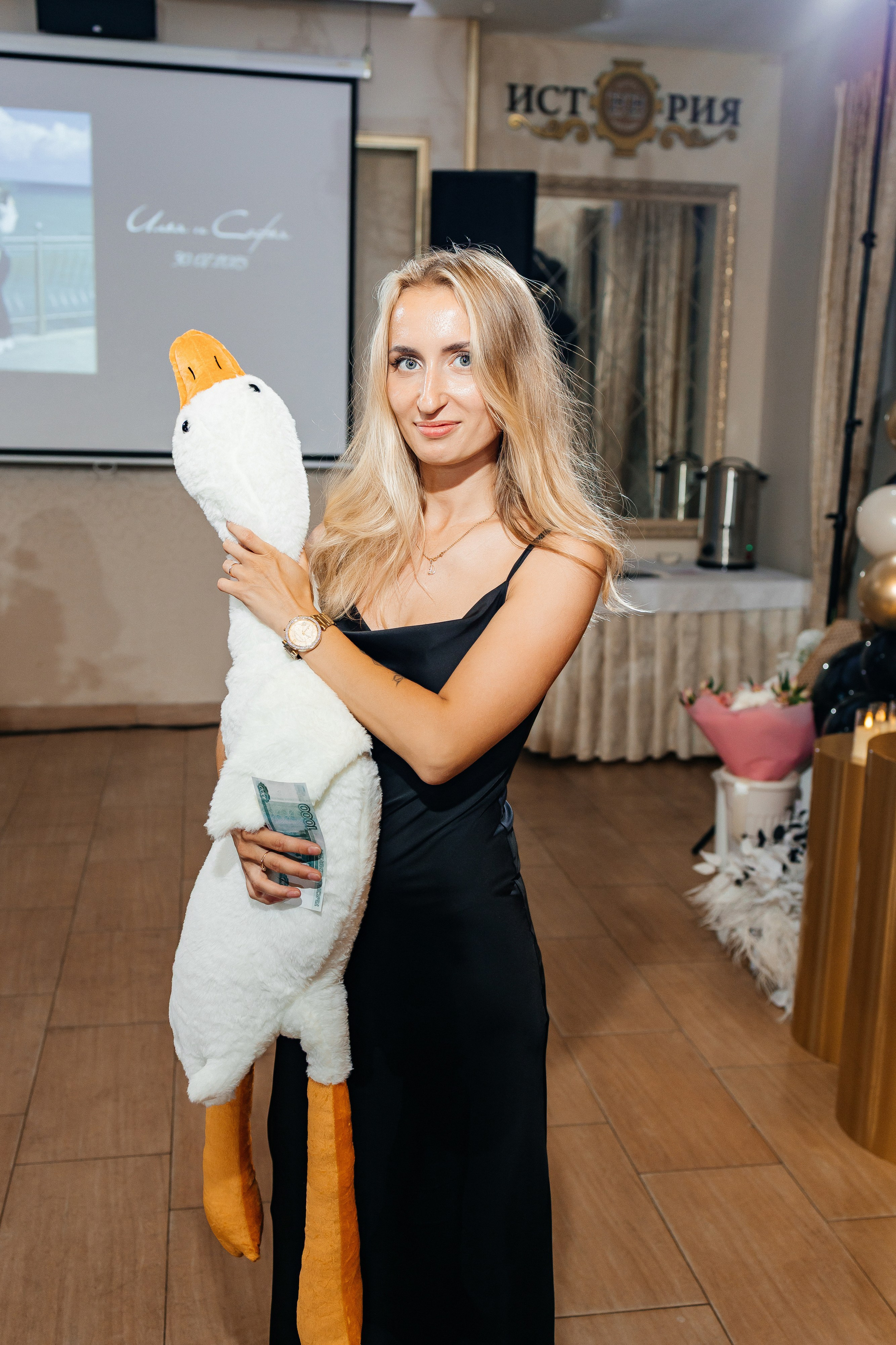 Красивый свадебный ужин в уютном ресторане. Олег Сверчков | Свадебный фотограф Вологда