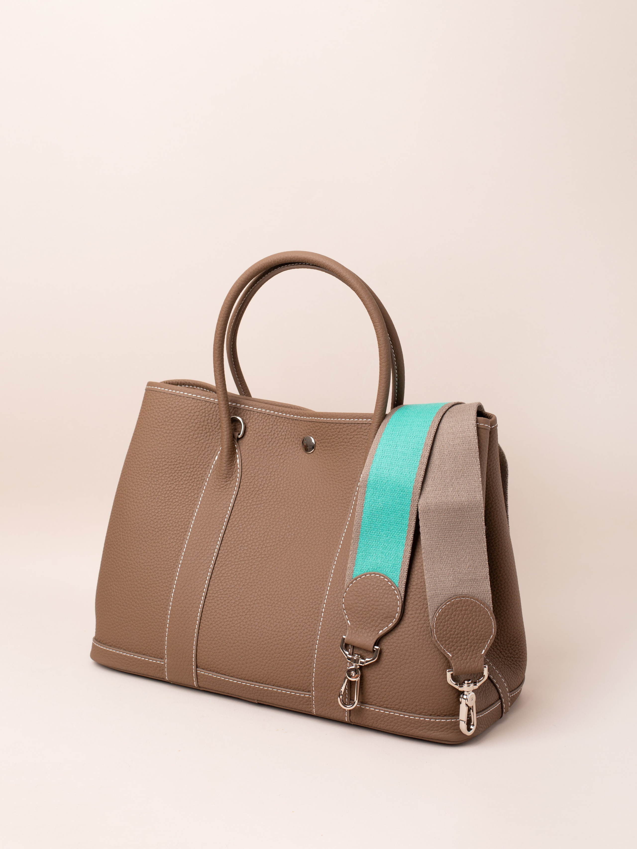 Женские сумки. Фотостудия предметной и модельной съёмки для маркетплейсов