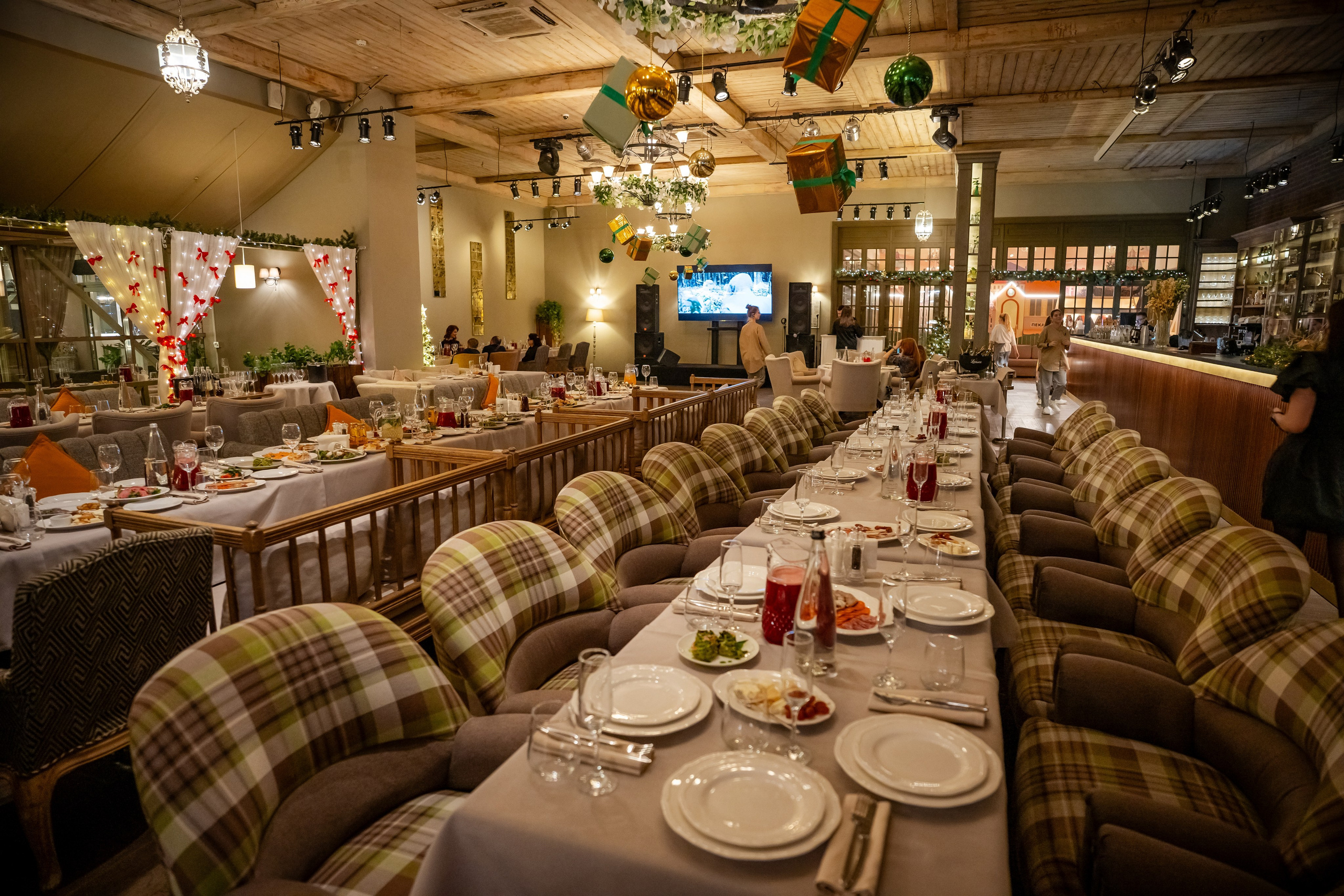 Сборные корпоративы в ресторане «Плюшкин» Декабрь 2025. Фотограф Александр Вишняков