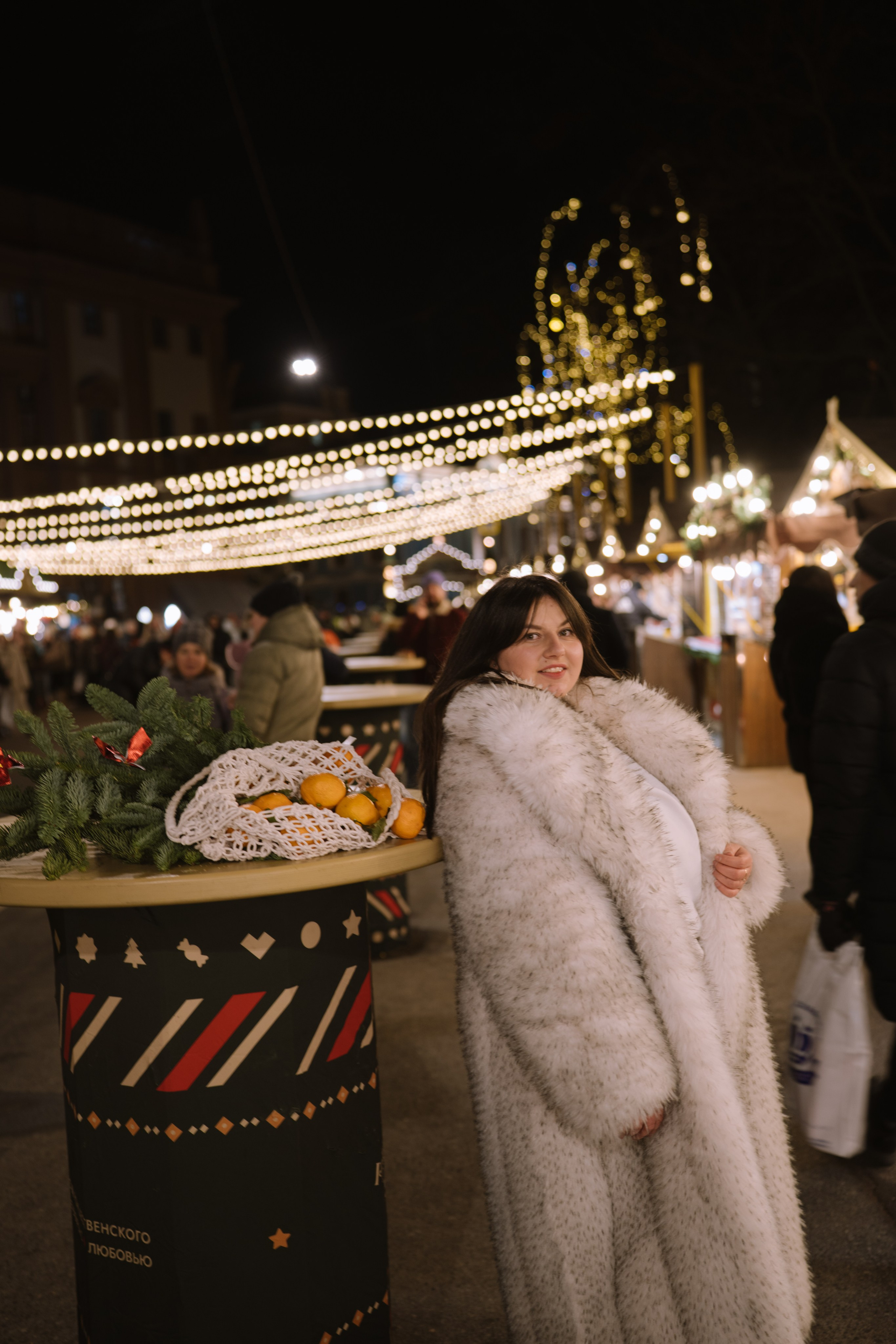ПРОГУЛКА НА МАНЕЖНОЙ ПЛОЩАДИ ДЛЯ ДЕВУШКИ ПЕРЕД НОВЫМ ГОДОМ (НОВОГОДНЯЯ ФОТОСЕССИИЯ НА МАНЕЖНОЙ ПЛОЩАДИ). Профессиональный фотограф, Санкт-Петербург — Виктория Богомолова