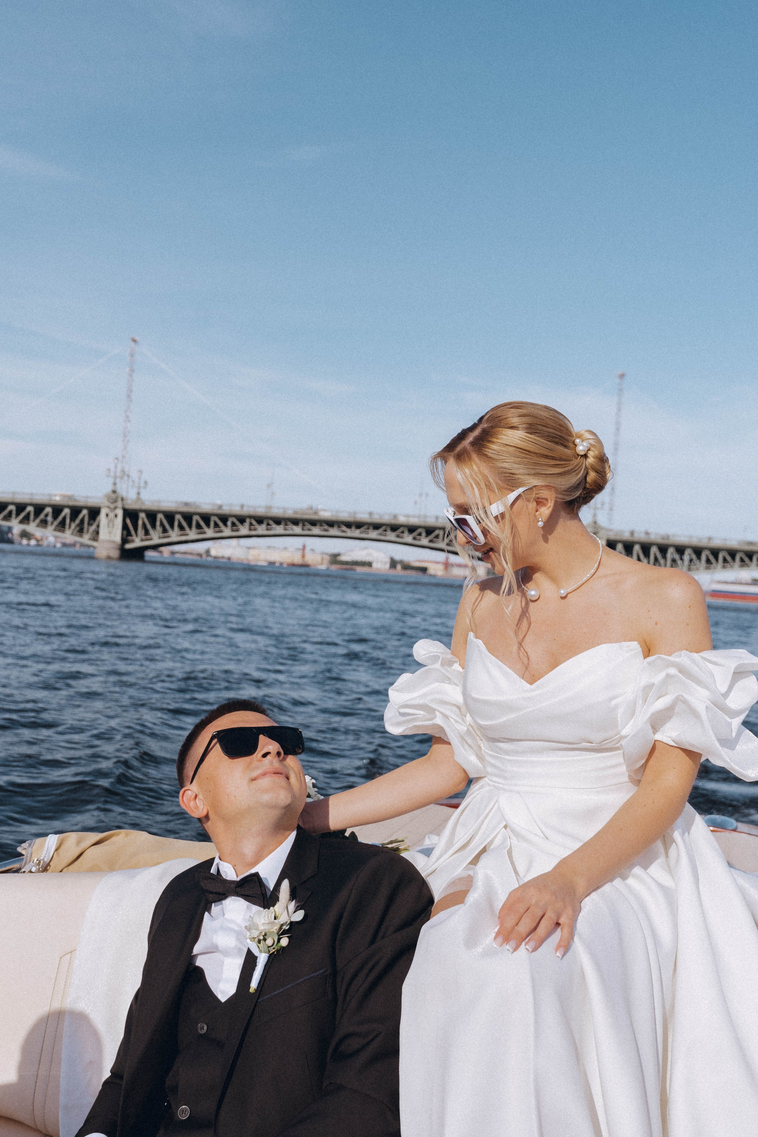 СВАДЕНБНАЯ СЬЕМКА НА КАТЕРЕ ПО КАНАЛАМ САНКТ-ПЕТЕРБУРГА И В АКВАТОРИИ НЕВЫ. Профессиональный фотограф, Санкт-Петербург — Виктория Богомолова