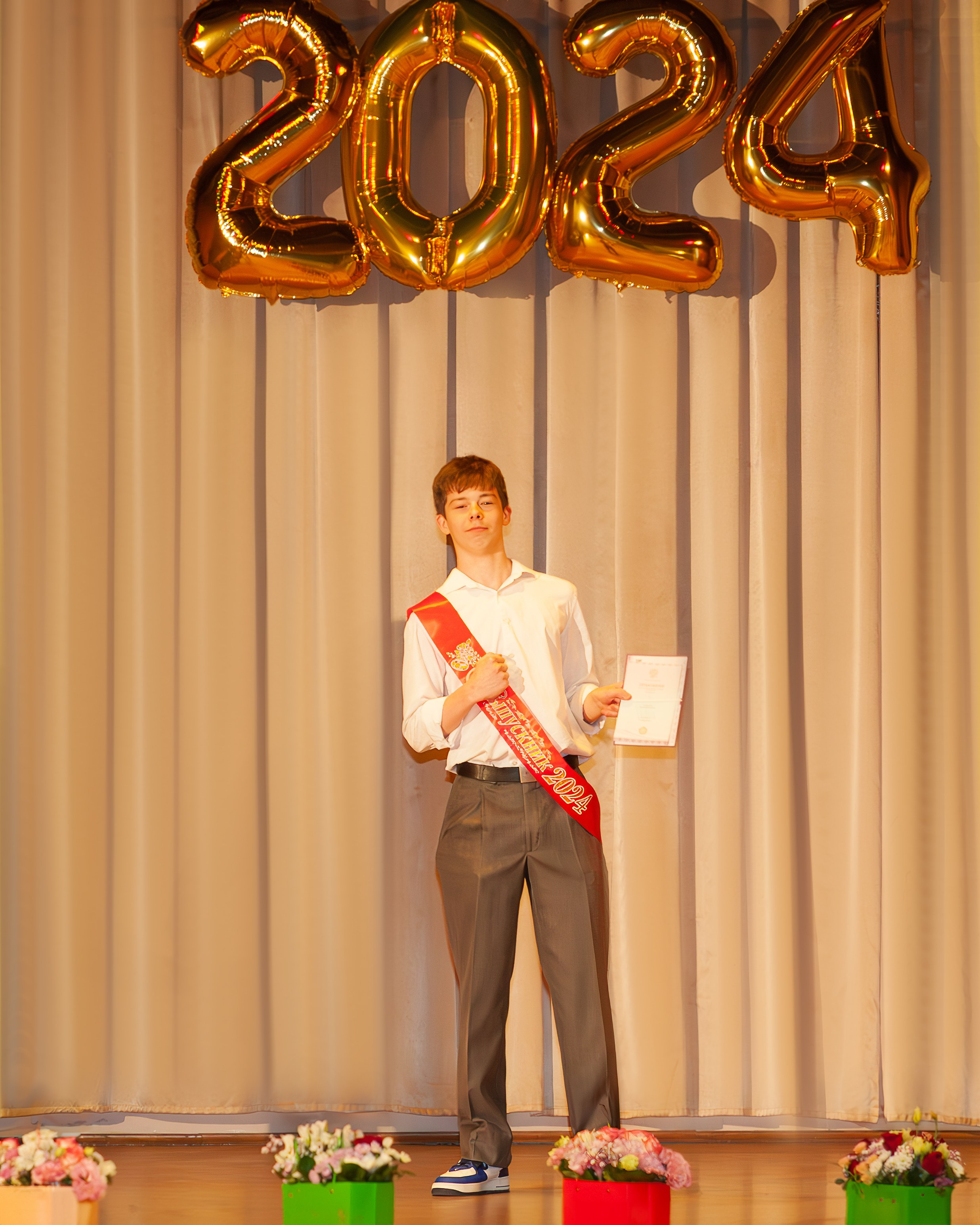 498 школа вручение дипломов, 2024. Выпускные альбомы и школьный фотограф в Подольске, Троицке, Щербинке, Москве и Московской области