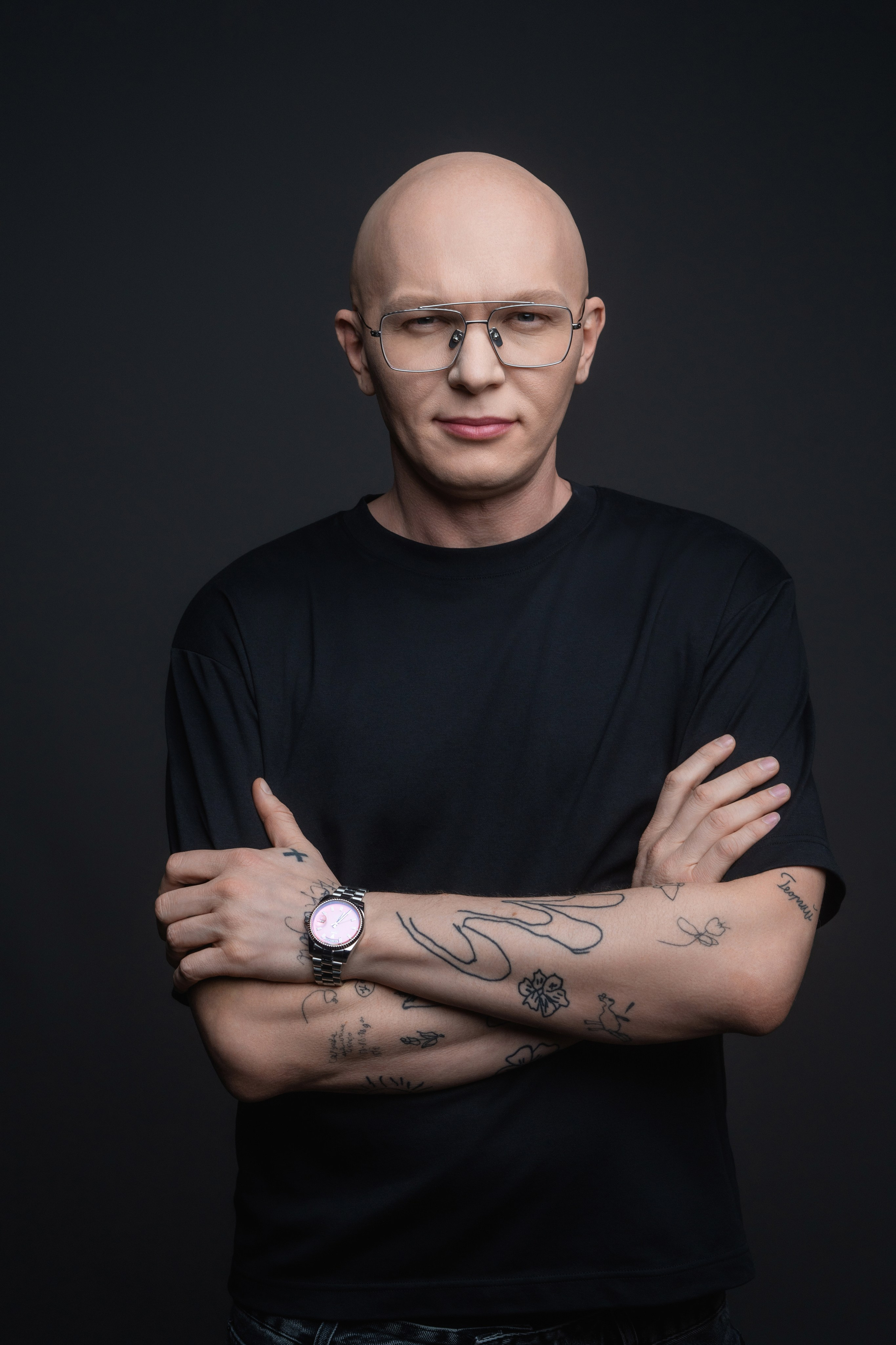 Photographer for bloggers and media personalities for advertising and Reels. Portrait photographer Moscow, UAE, Oleg Koshmarov