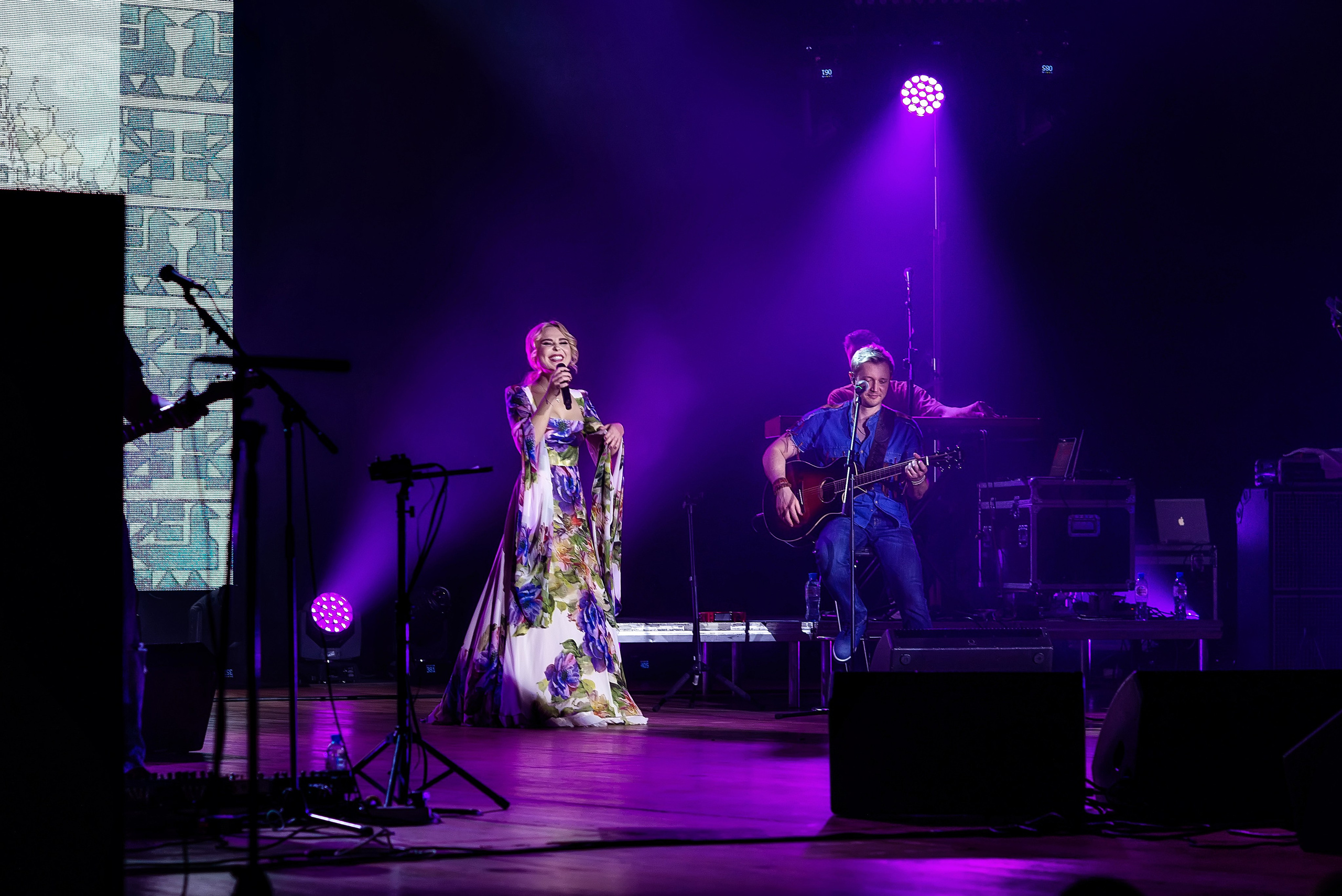 Концерт Пелагеи. Школьный, фэшн фотограф в Тюмени и в России Ирина Королева