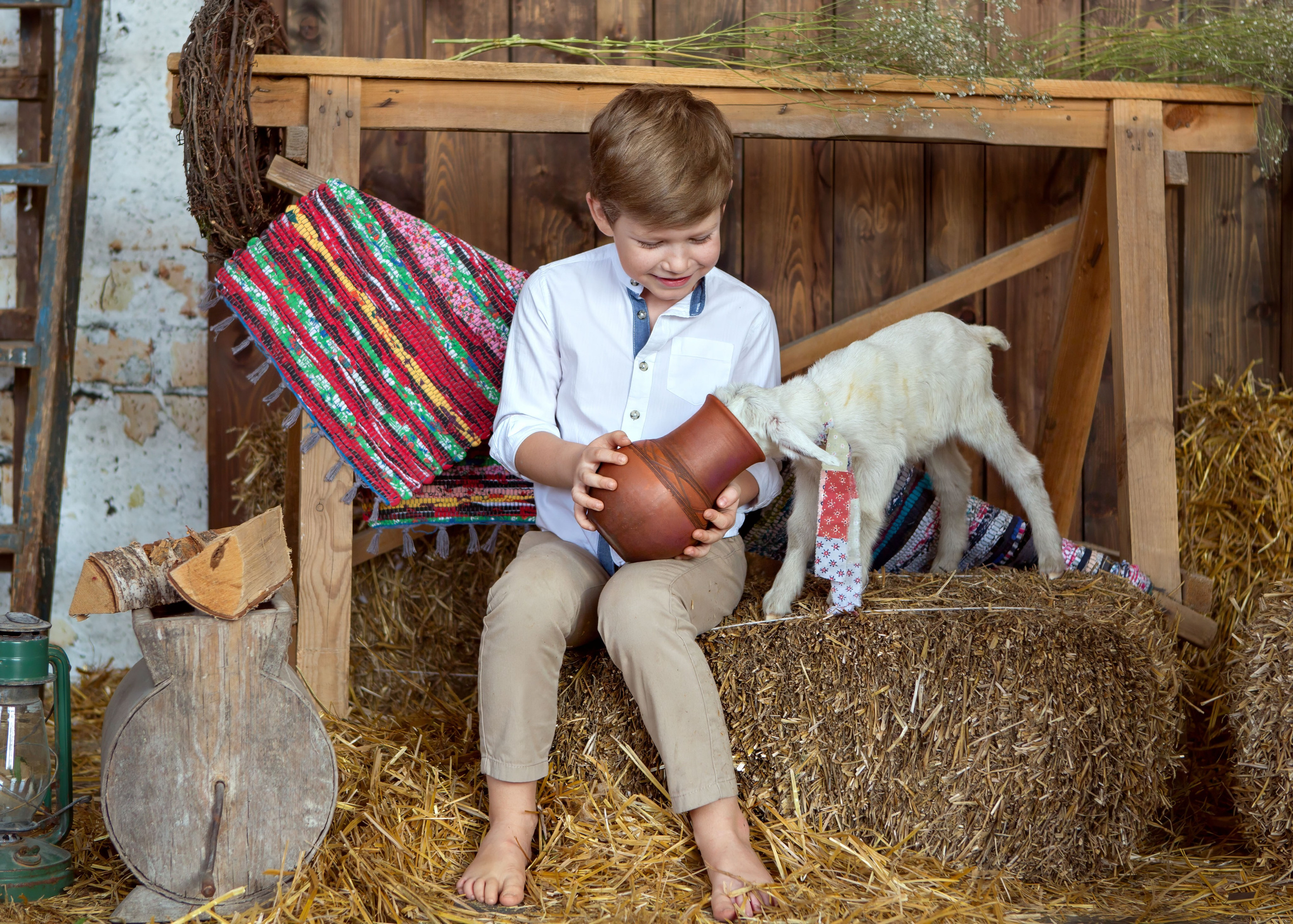 Мальчик с козленком и кувшином