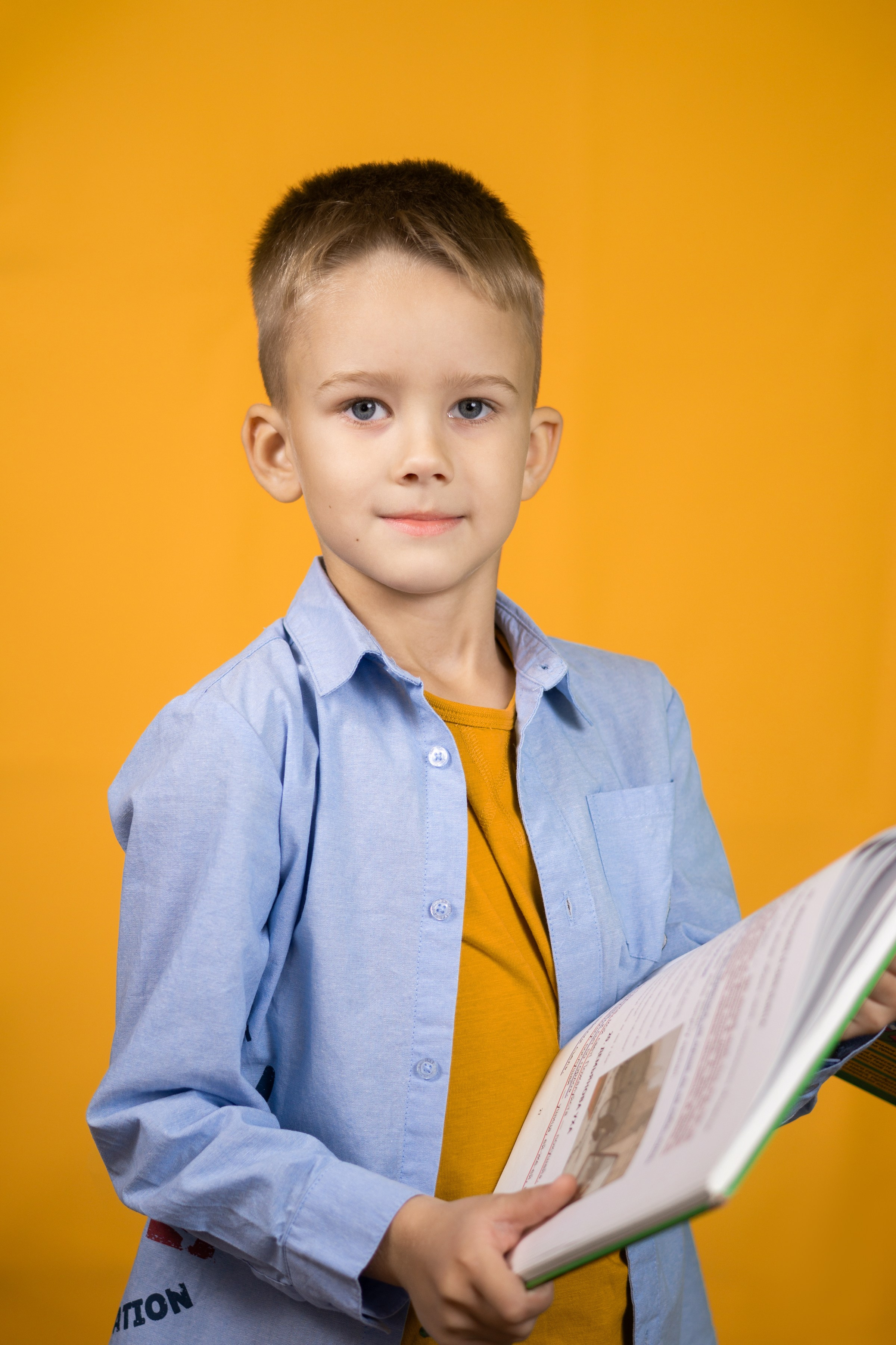 Портреты на желтом фонее. Ольга Плаксина фотограф в Саратове