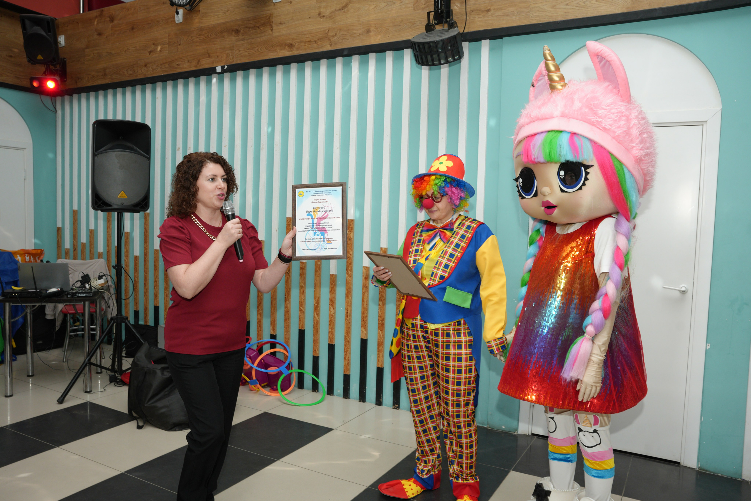 Социально —благотворительная акция «Ты в этом мире не один», посвященная Международному дню инвалидов. ВЫПУСКНЫЕ АЛЬБОМЫ, Школьный фотограф, семейный и свадебный в Саратове и области Ольга Плаксина