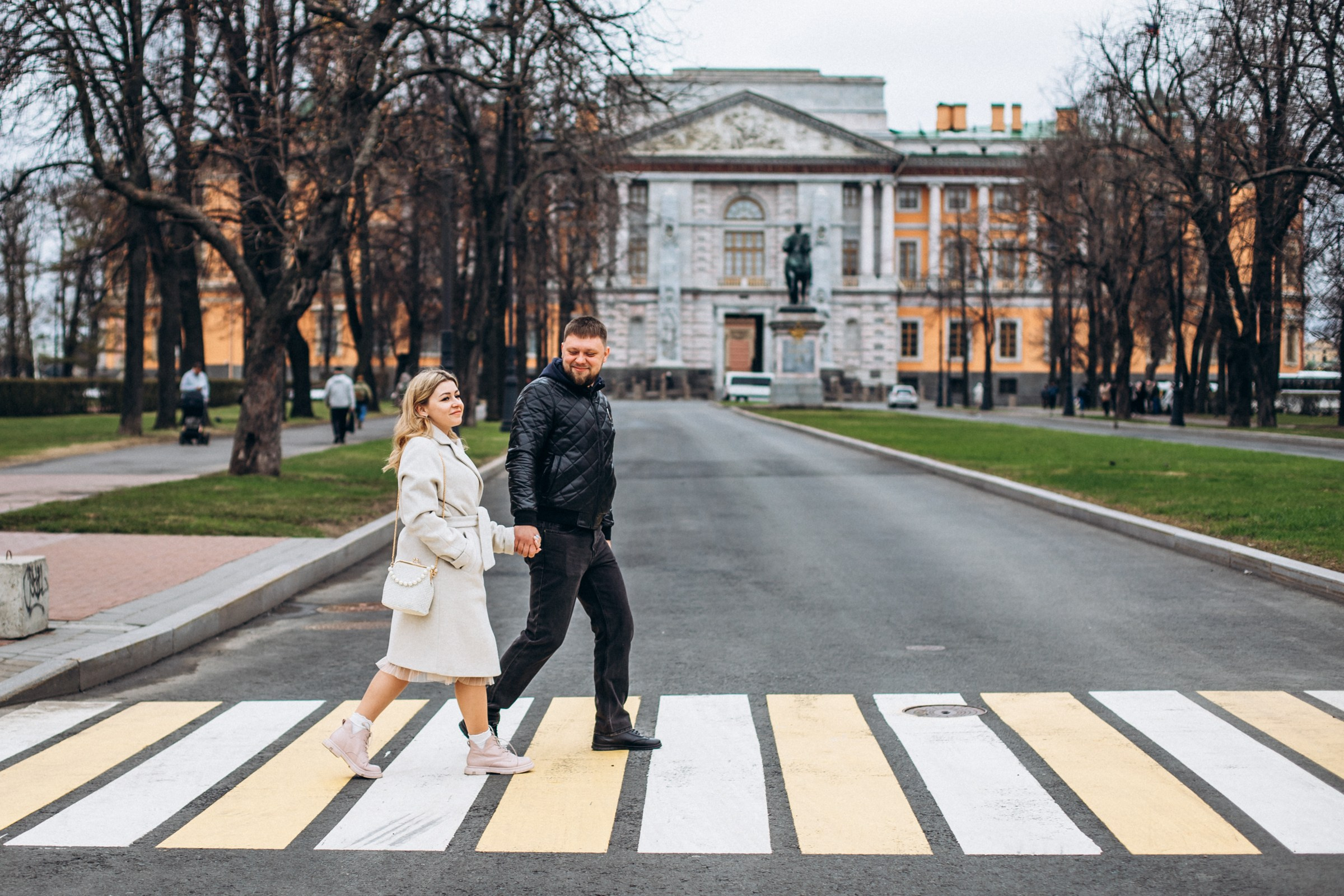 Максим и Юлия в апреле. Фотопрогулка в Петербурге. Индивидуальный и семейный фотограф в Санкт-Петербурге