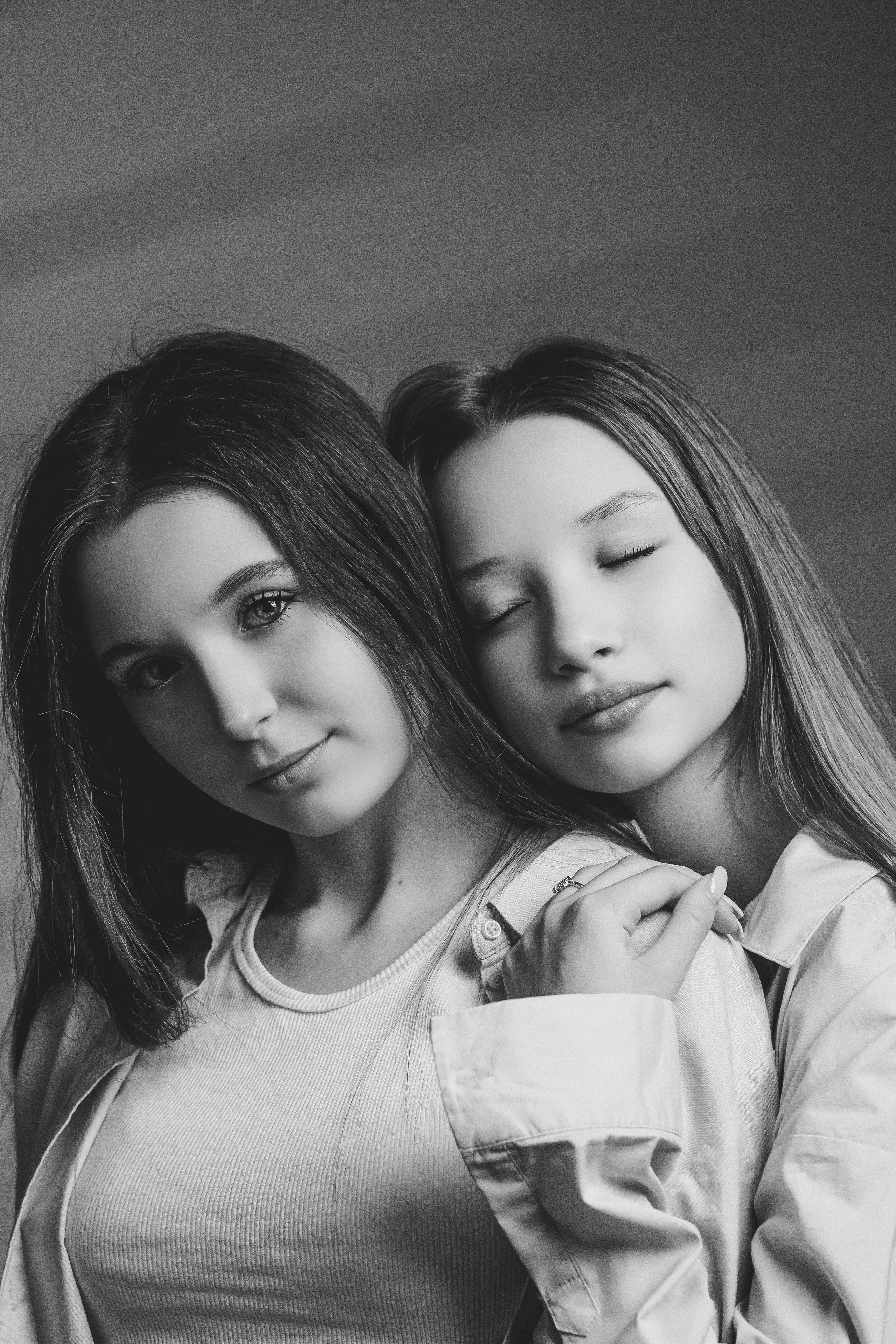 Черно-белая съемка для Аделины и Яны. Фотограф Регина Барская, Калуга