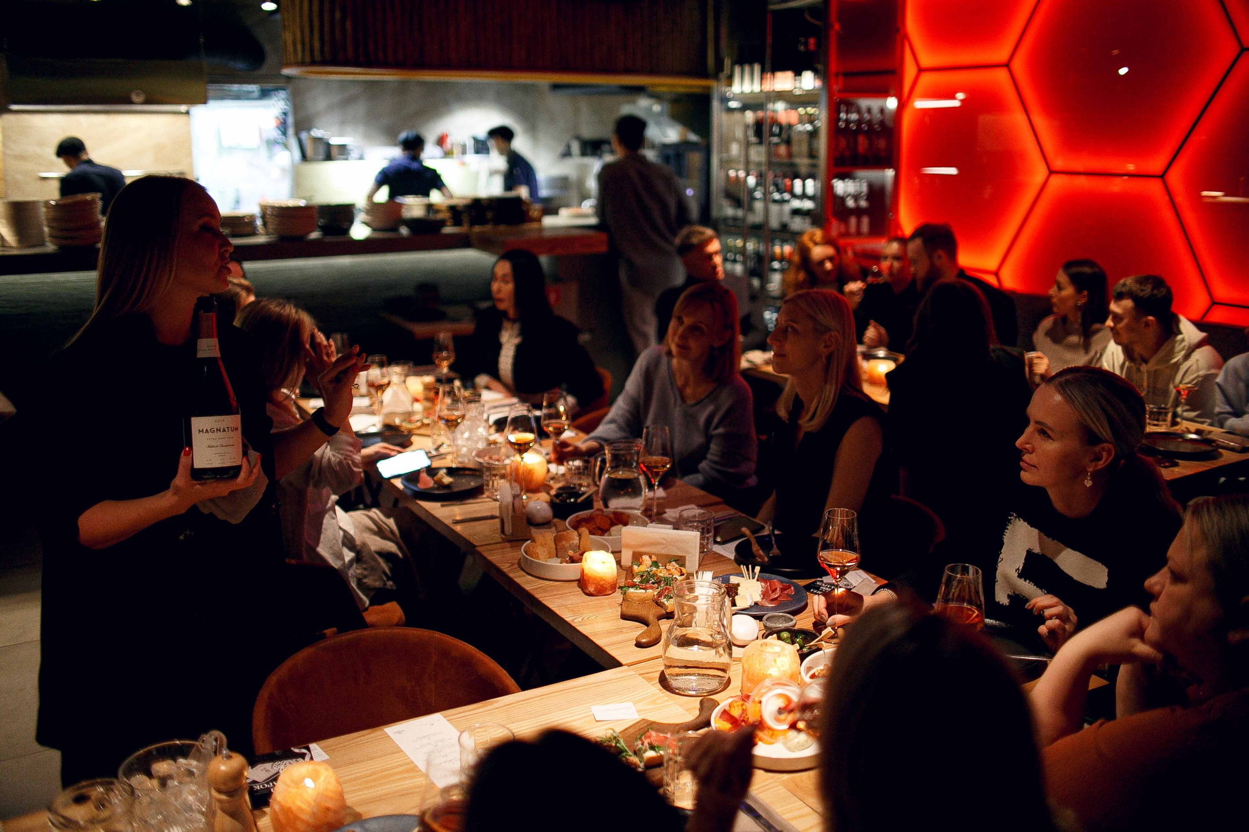 Винный вечер в «Сказке». Ваш репортажный фотограф Артемий Антонов