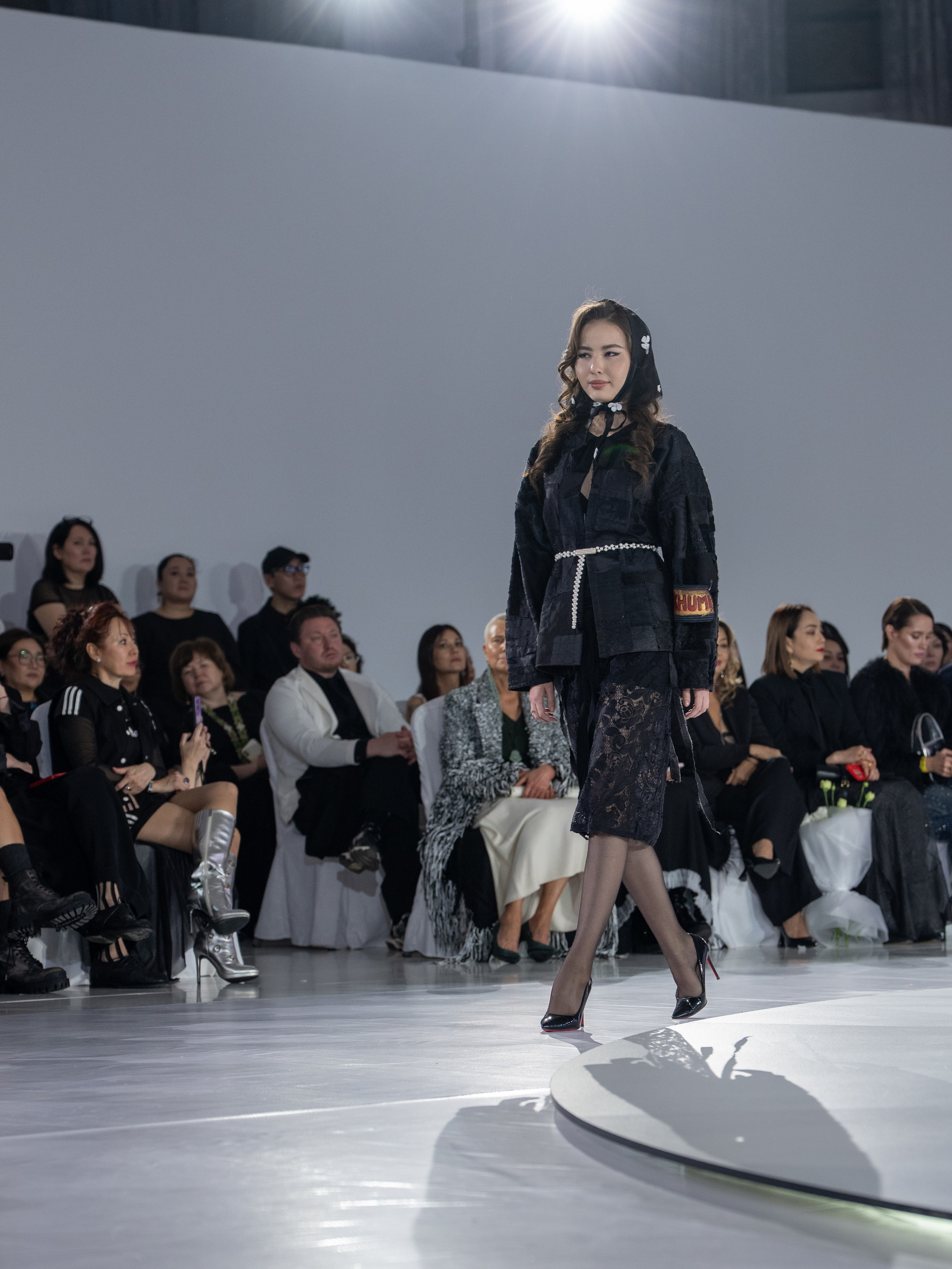 Дизайнер Kharchi. Сайт Алматинского НЮ АРТ, будуар и фэшн фотографа Дениса Карпенко