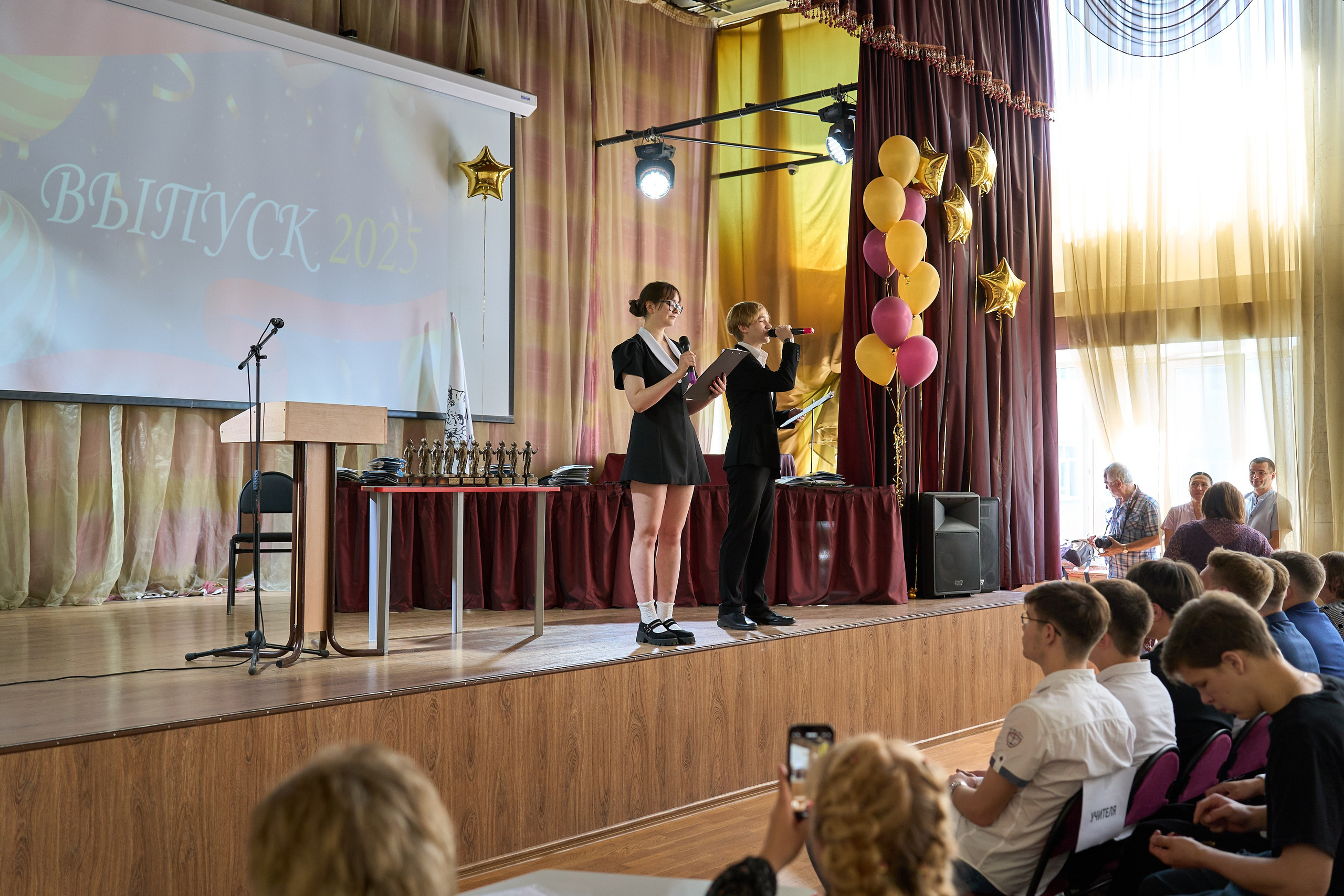 Вручение аттестатов 11 класс. Репортажный и портретный фотограф в Томске Ларионов Артём