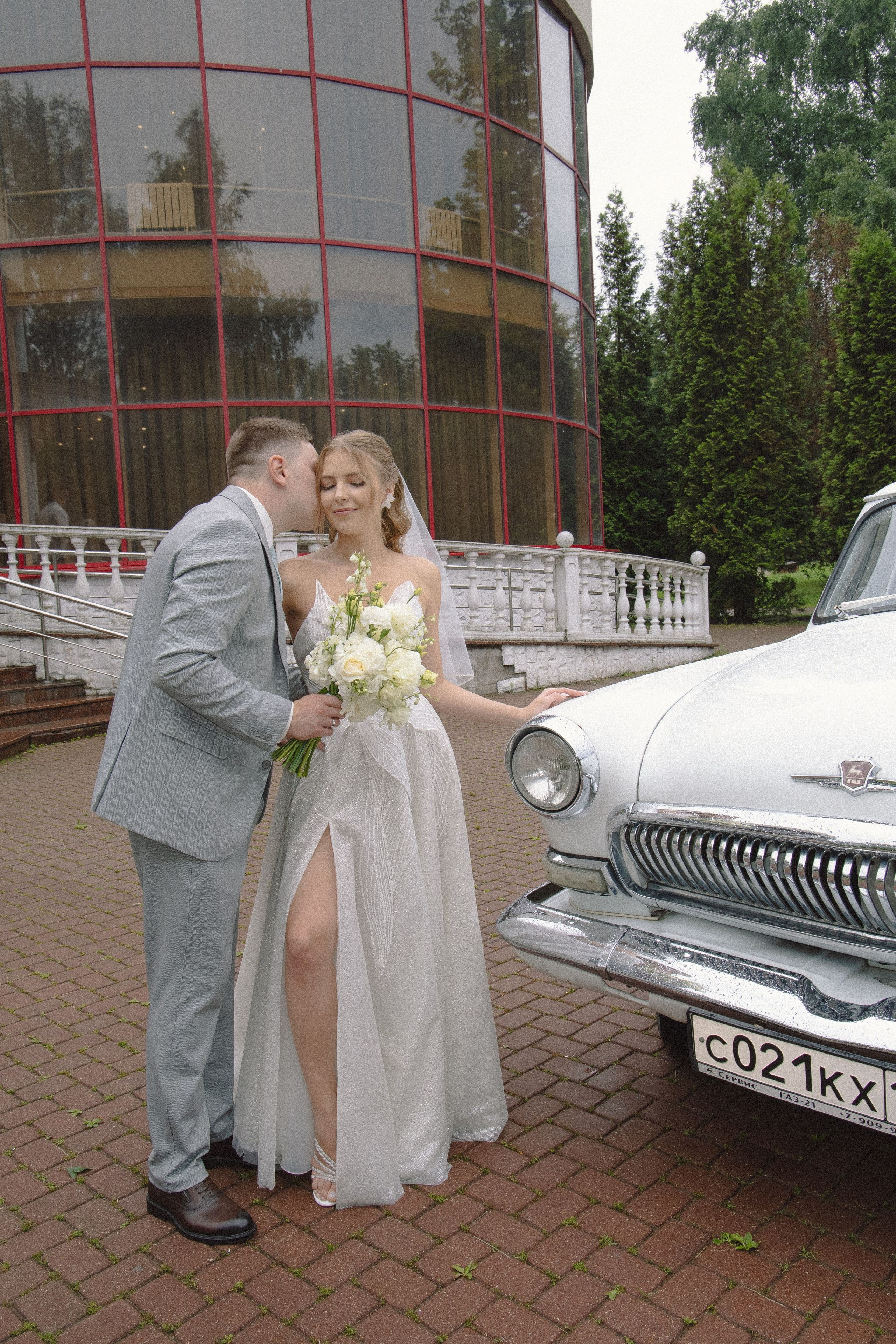 ЗАГС, прогулка в Кусково и банкет. Свадебная фотосъёмка в Москве от 15 000₽ — фото и видео в один день