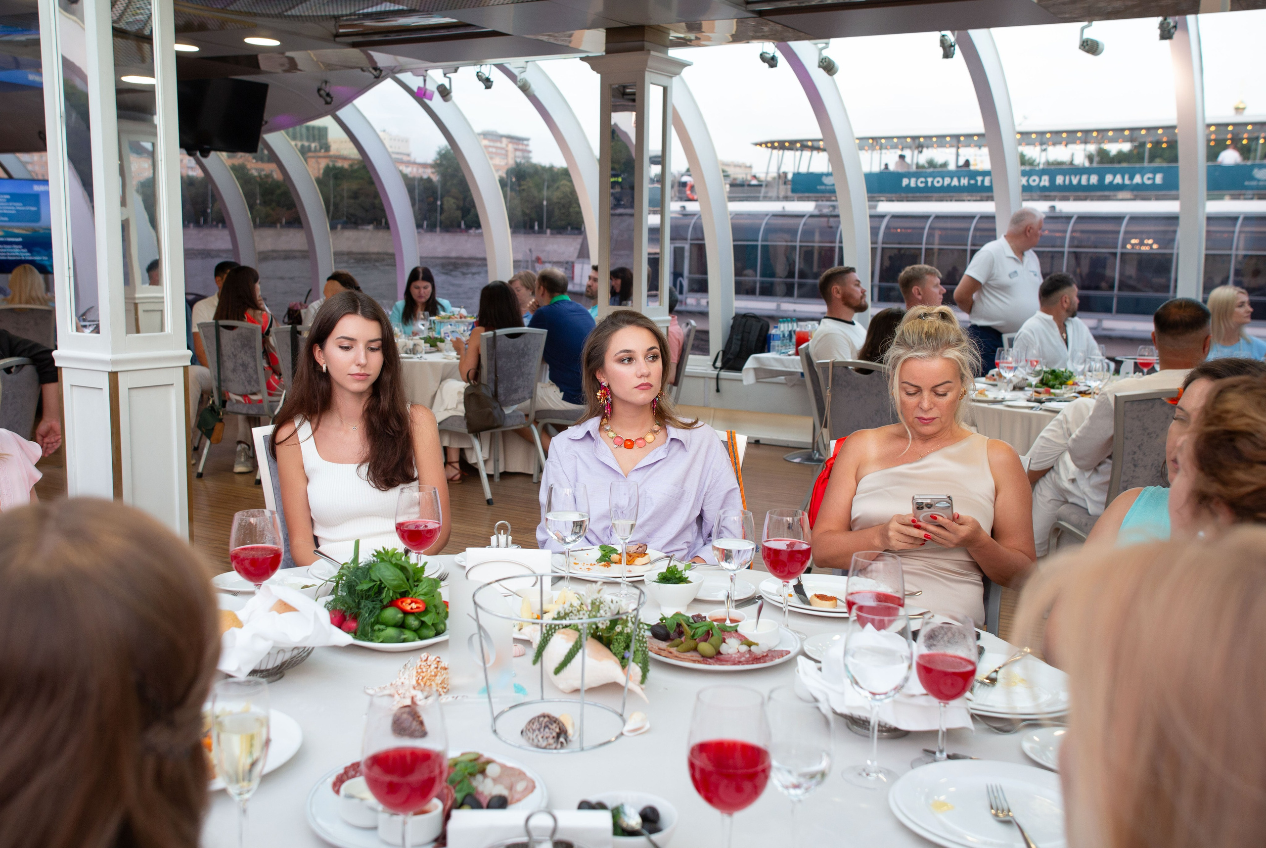 Dubai Vibes Intourist Cruise Party. Семейный и детский фотограф Анна Петракова