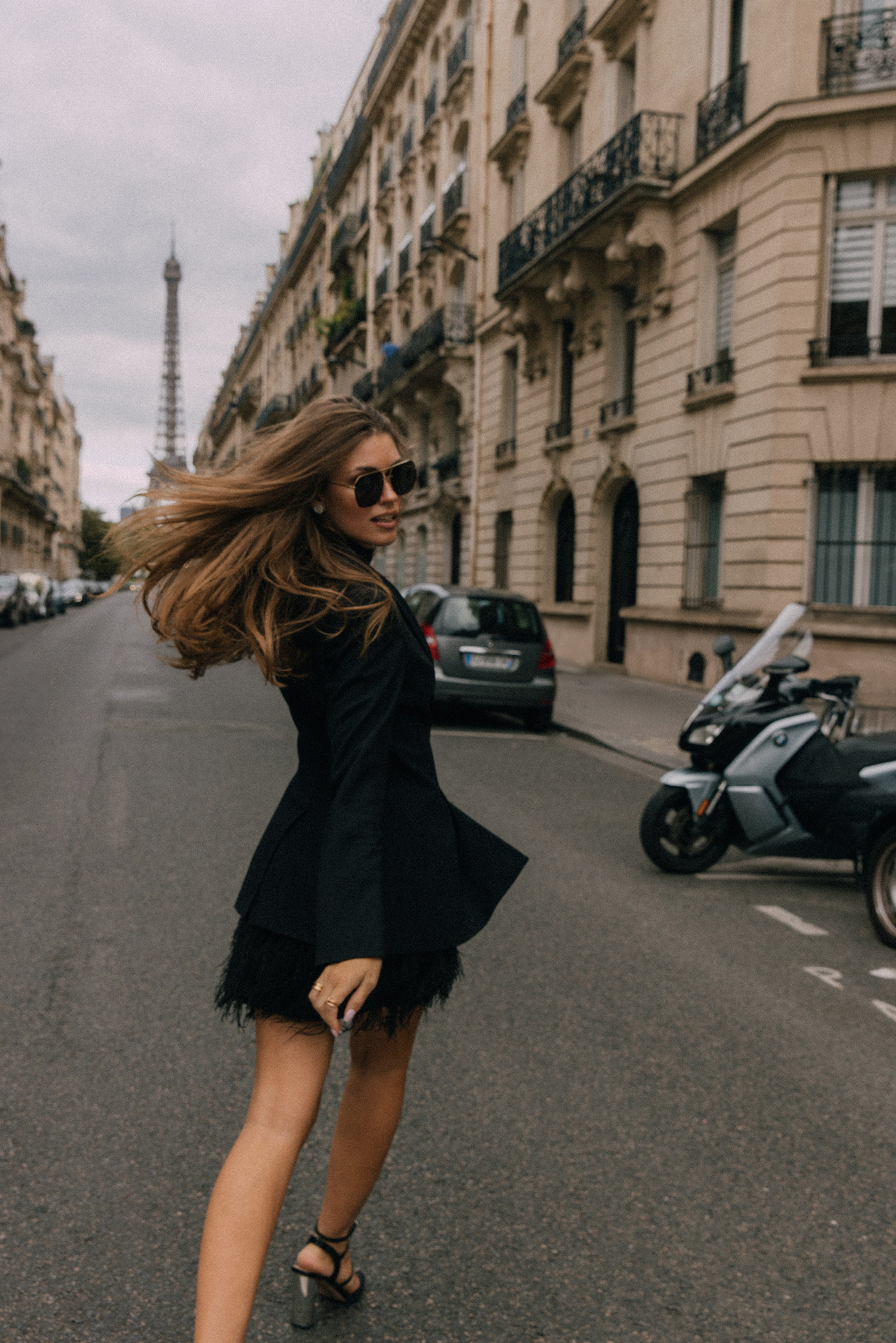 Hit the road. Photographer in Paris