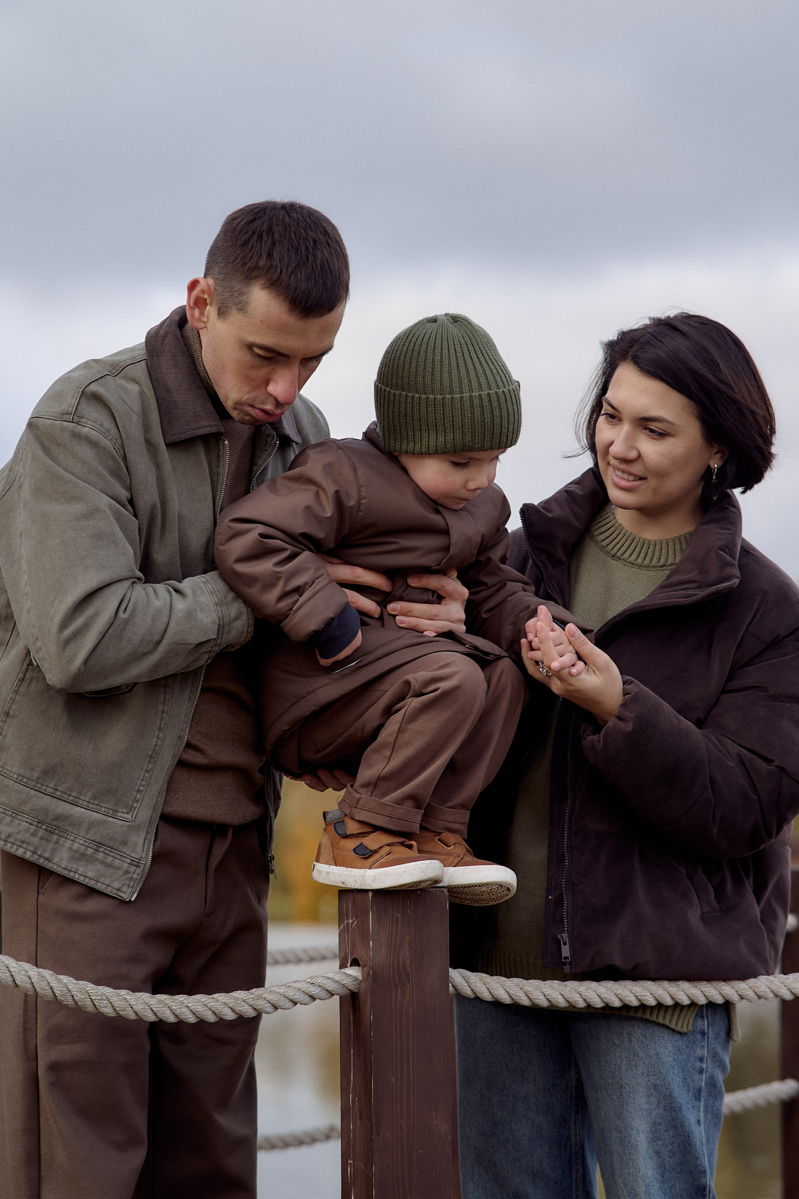 Вова, Юля и Максим в осеннем парке. Семейный и свадебный lifestyle-фотограф в Москве Мария Петрова