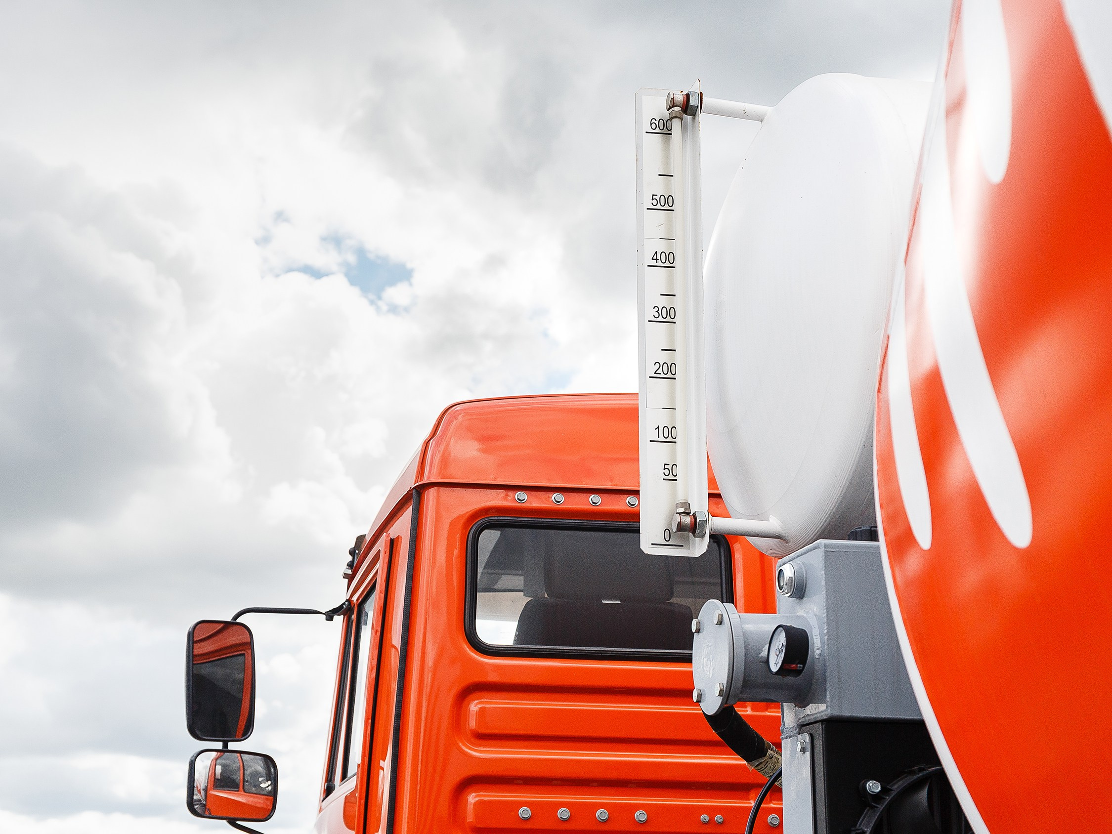 Автомобильный фотограф в СПб. Репортажная фотосъёмка в Санкт-Петербурге. Фотограф на мероприятие: выставки, презентации, автогонки. Фото для сайта, отчётов и публикации в сми. Профессиональный фотограф Сергей Пушкин. Промышленная фотосъёмка. Автопром. Фотосъёмка авто и спецтехники. Профессиональные фото большегрузов.