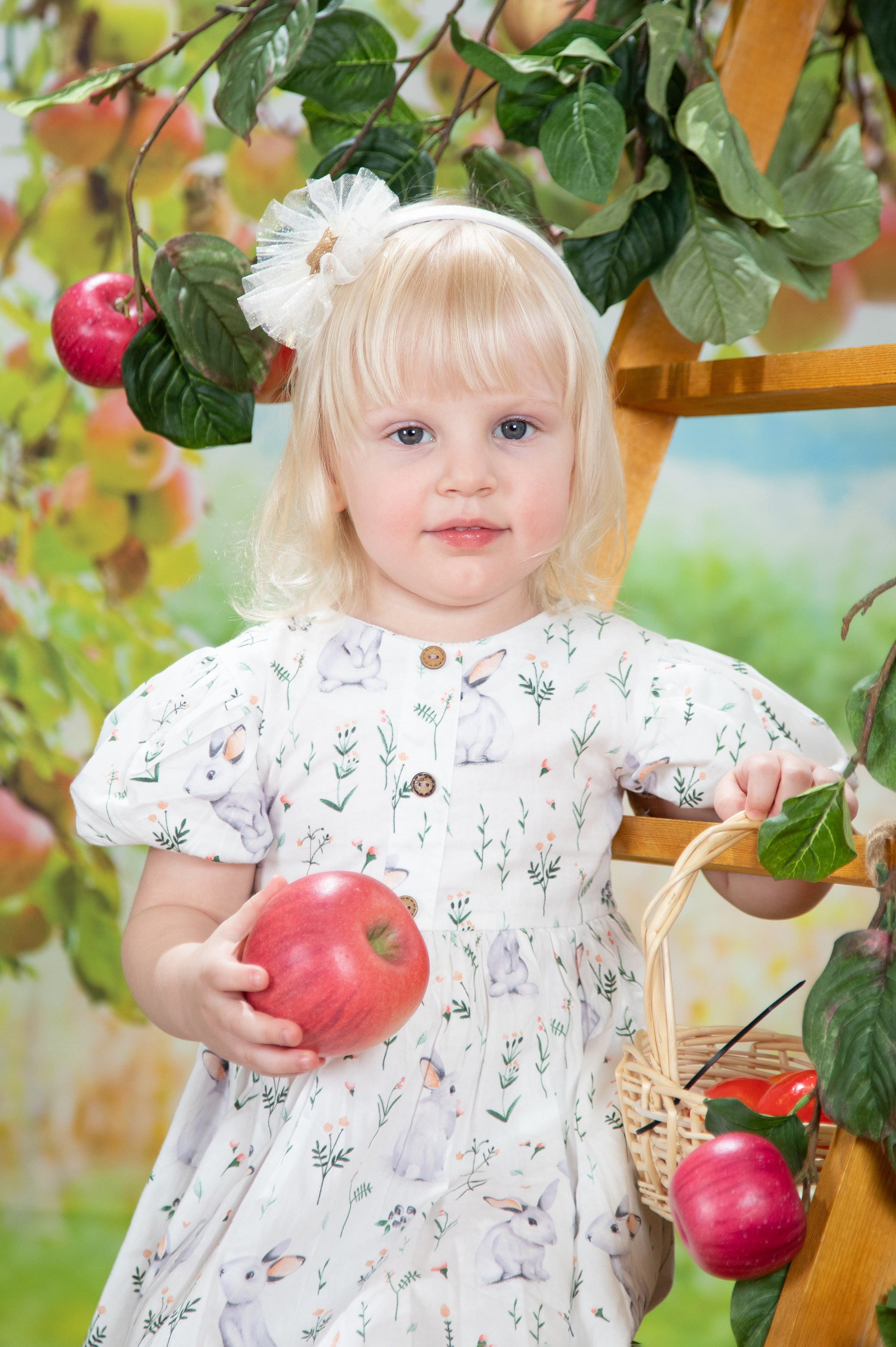 Яблоня фотосессия детская. Детская фотостудия «Фоточка» Москва Зеленоград фотопроекты, выпускные альбомы