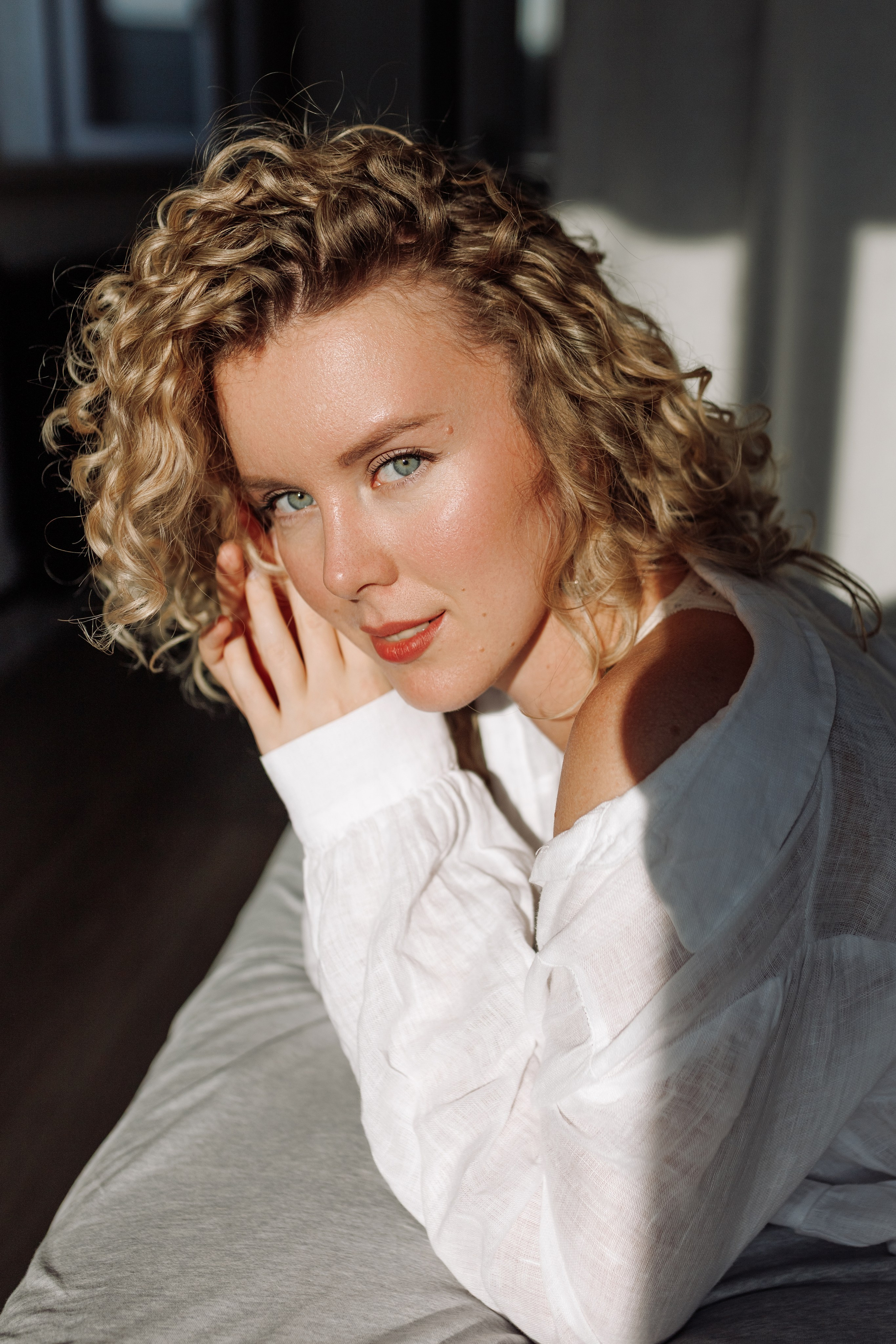 Даша с котом. Женский и семейный фотограф в Томске Алиса Качан