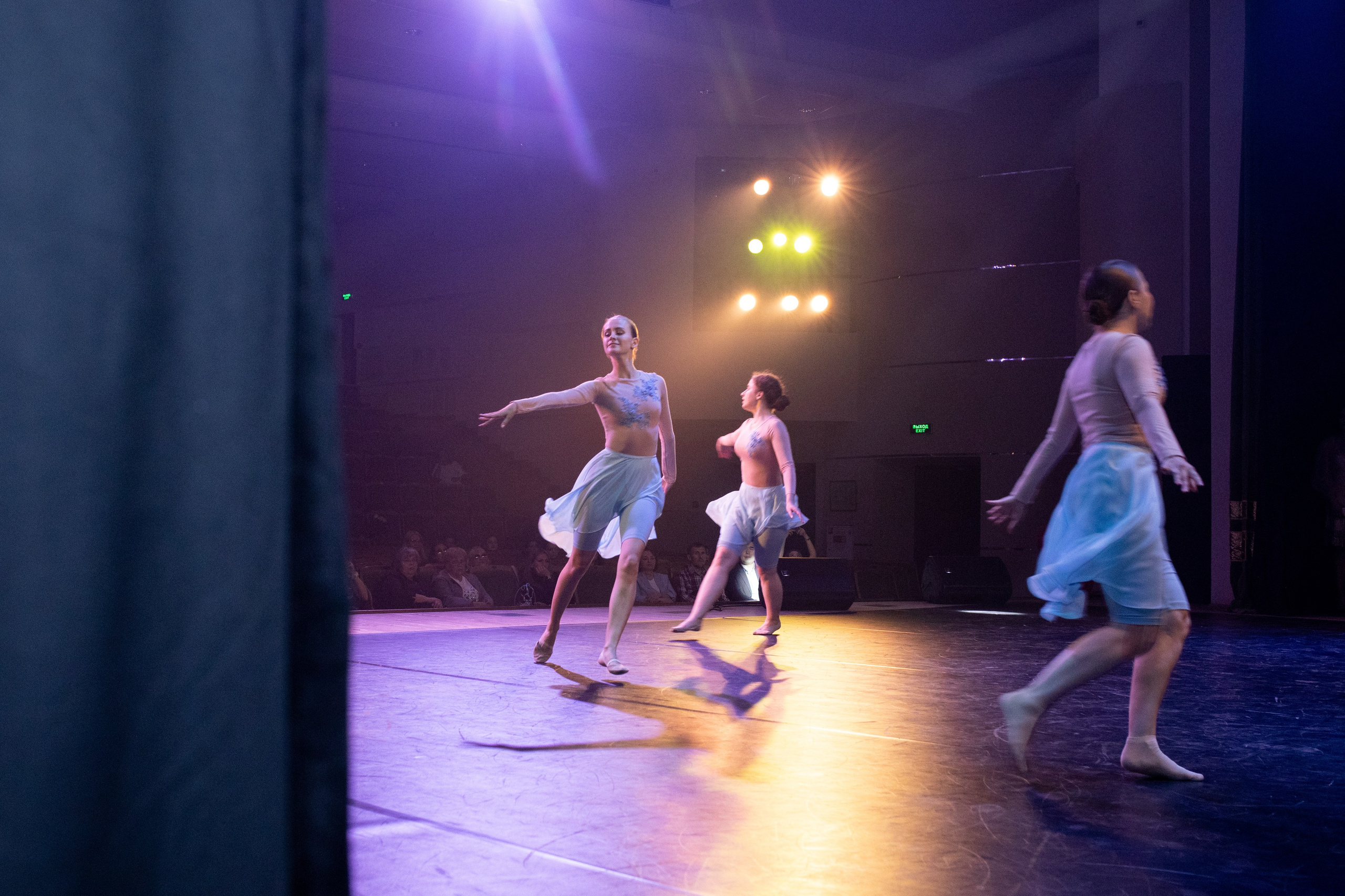 Закулисье отчетного концерта студии балета и растяжки «Левита». Фотограф в Новосибирске Ася Зверева