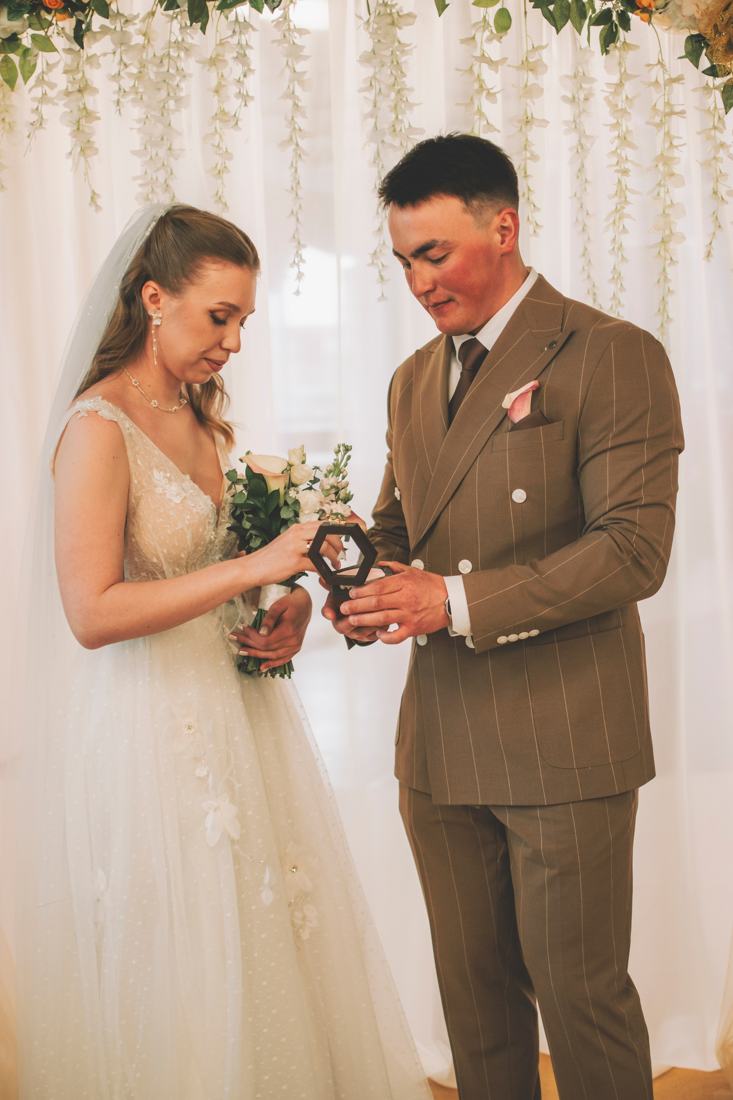 Альберт и Анастасия (Студийная фотосессия, роспись в ДК Нефтяник + фотосессия с гостями). Семейный и свадебный фотограф Губкинский и Ставрополь