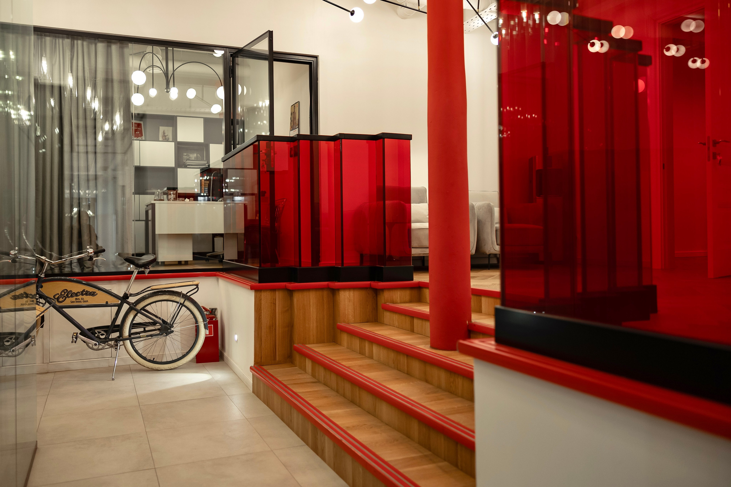 Офис кинопродакшена «StarMedia». Лисенкова Алиса — Фотограф, видеомейкер. Москва