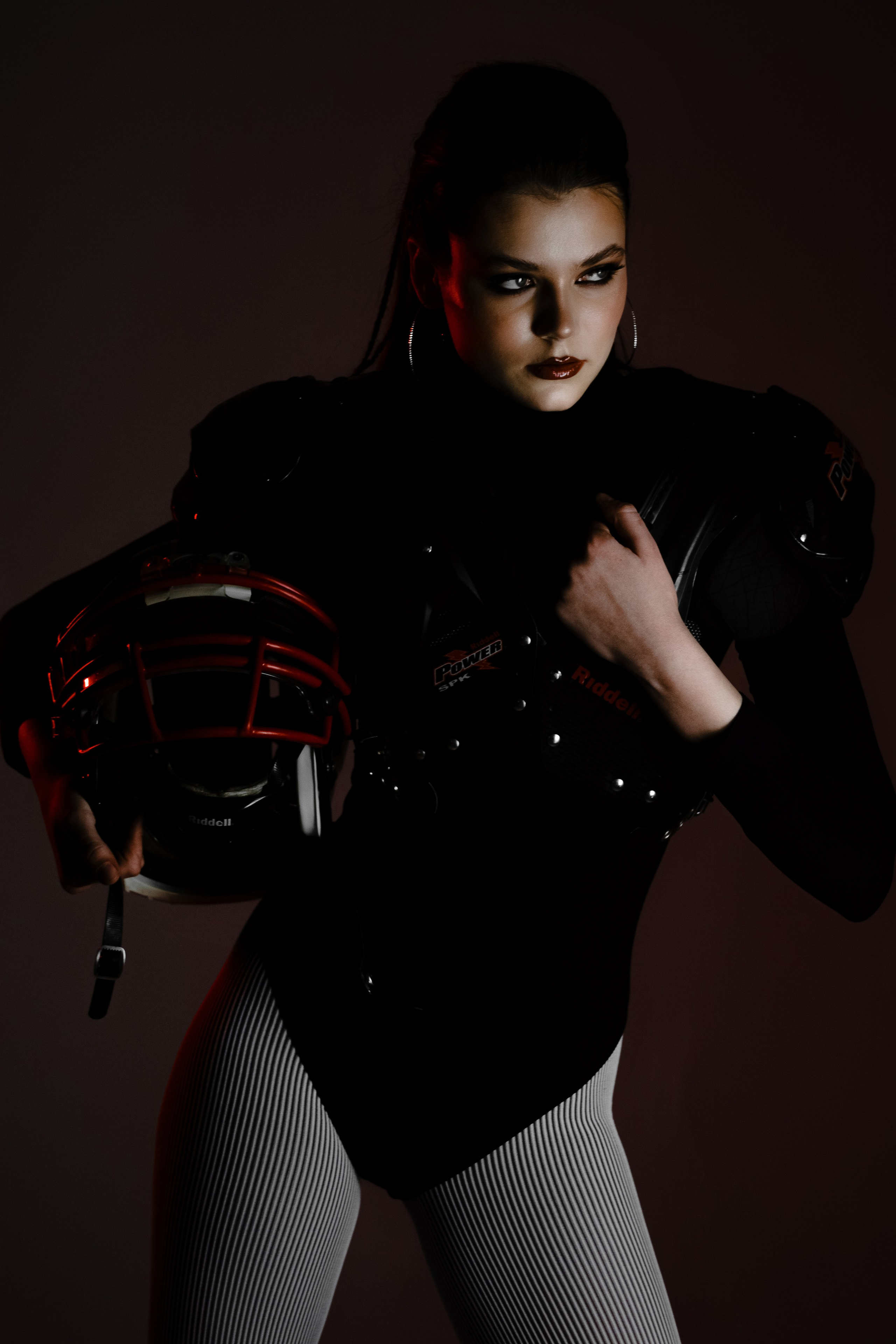 американский футбол, спортшик, фотосессия творческая, студийный свет, женская фотосессия
